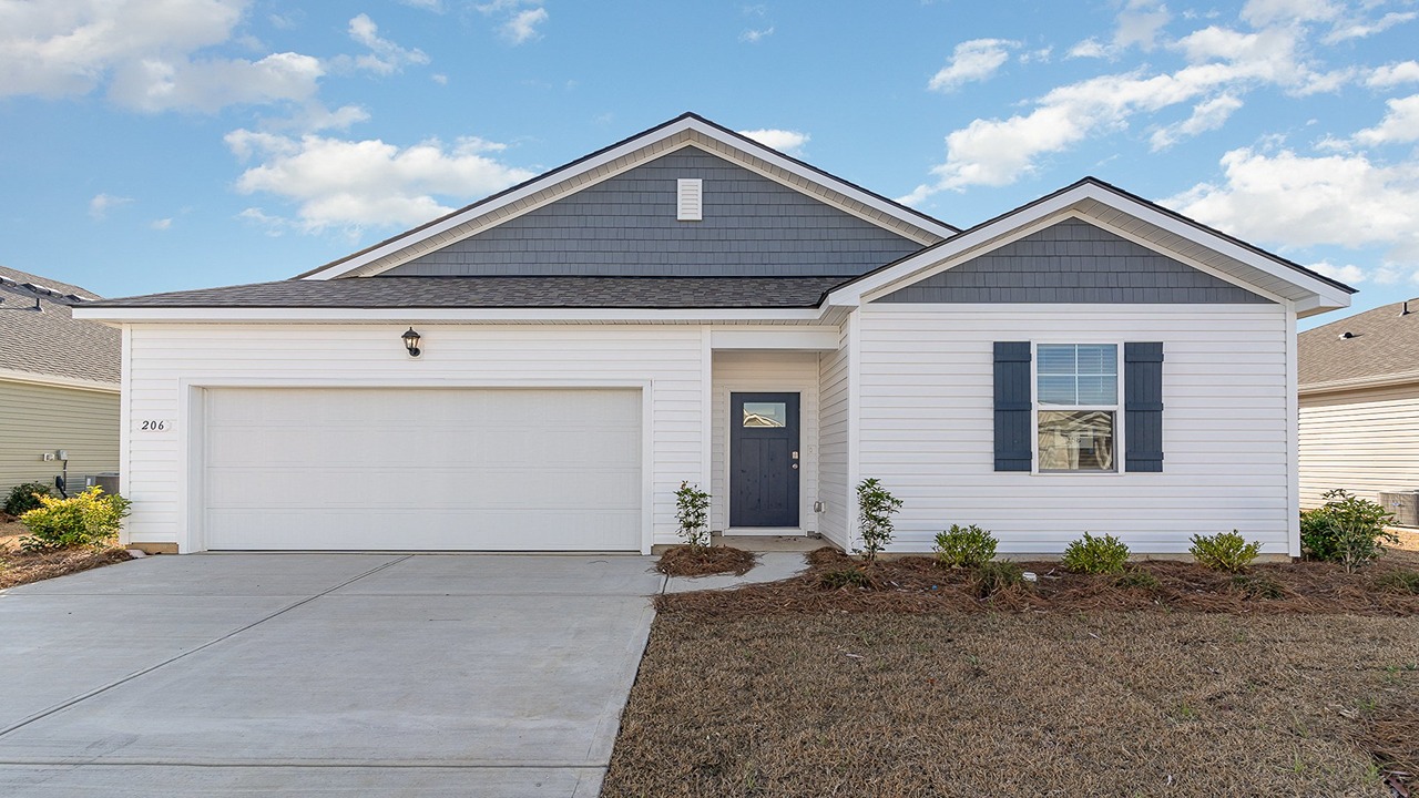 single story home with vinyl siding
