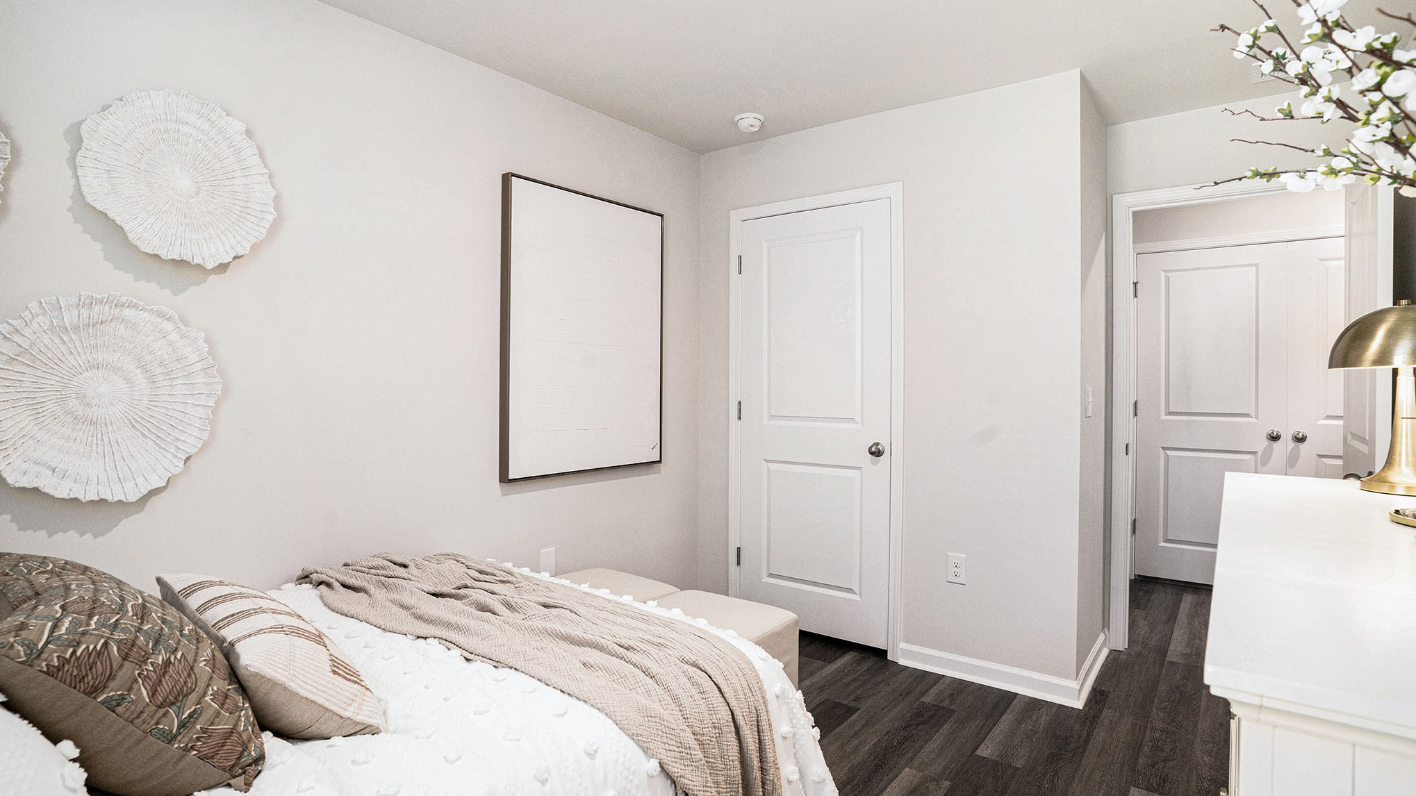 bedroom with carpet flooring