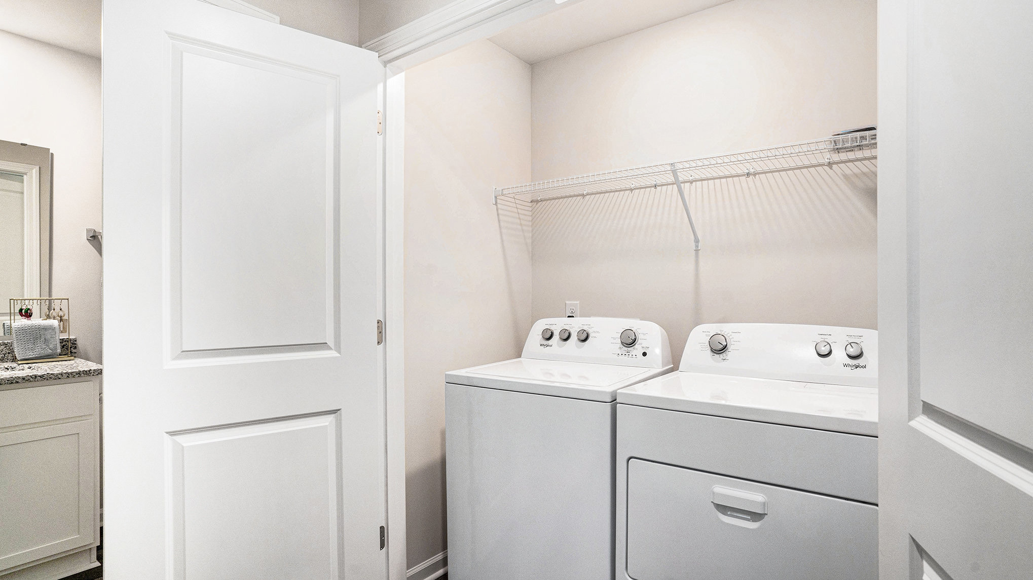 LAUNDRY CLOSET WITH WIRE SHELVING