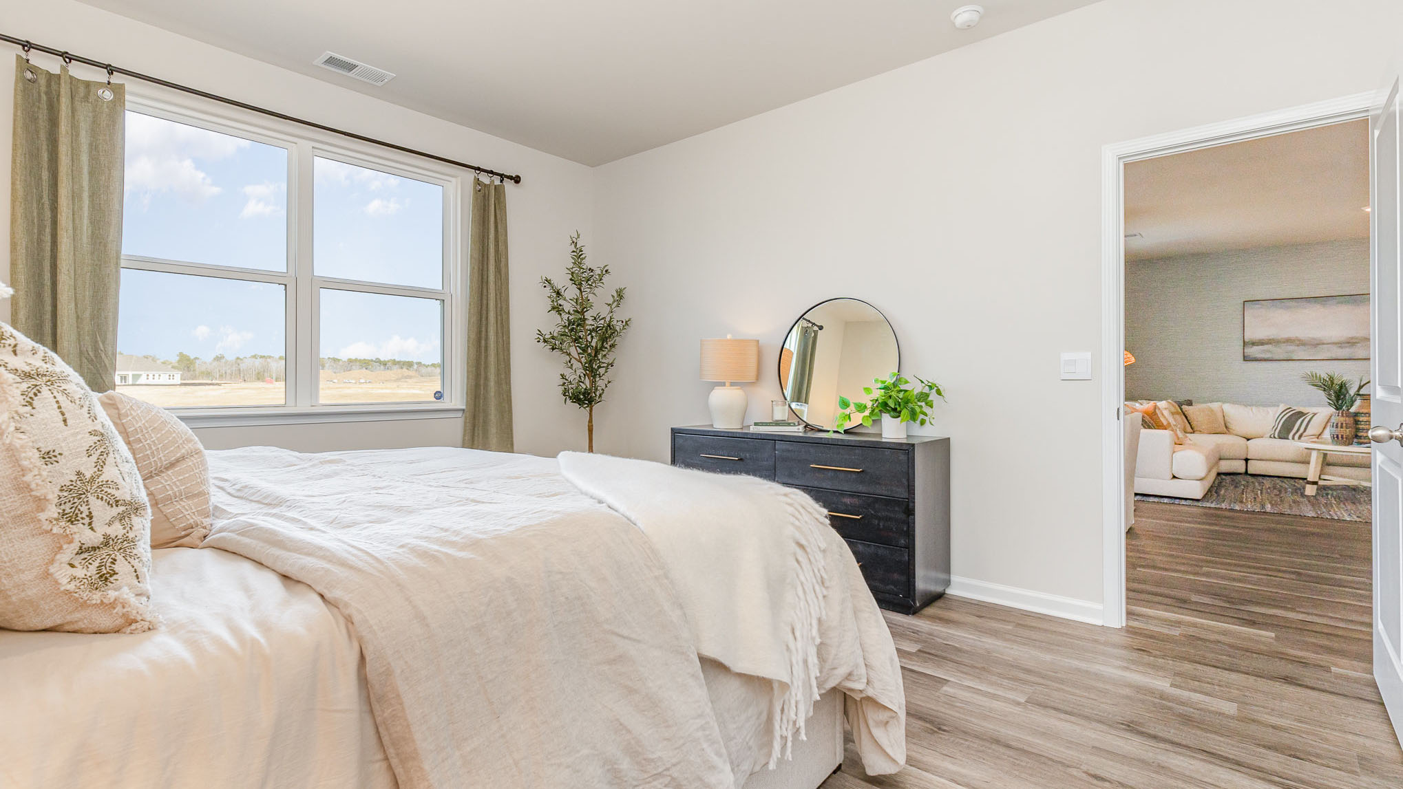 bedroom with carpet flooring