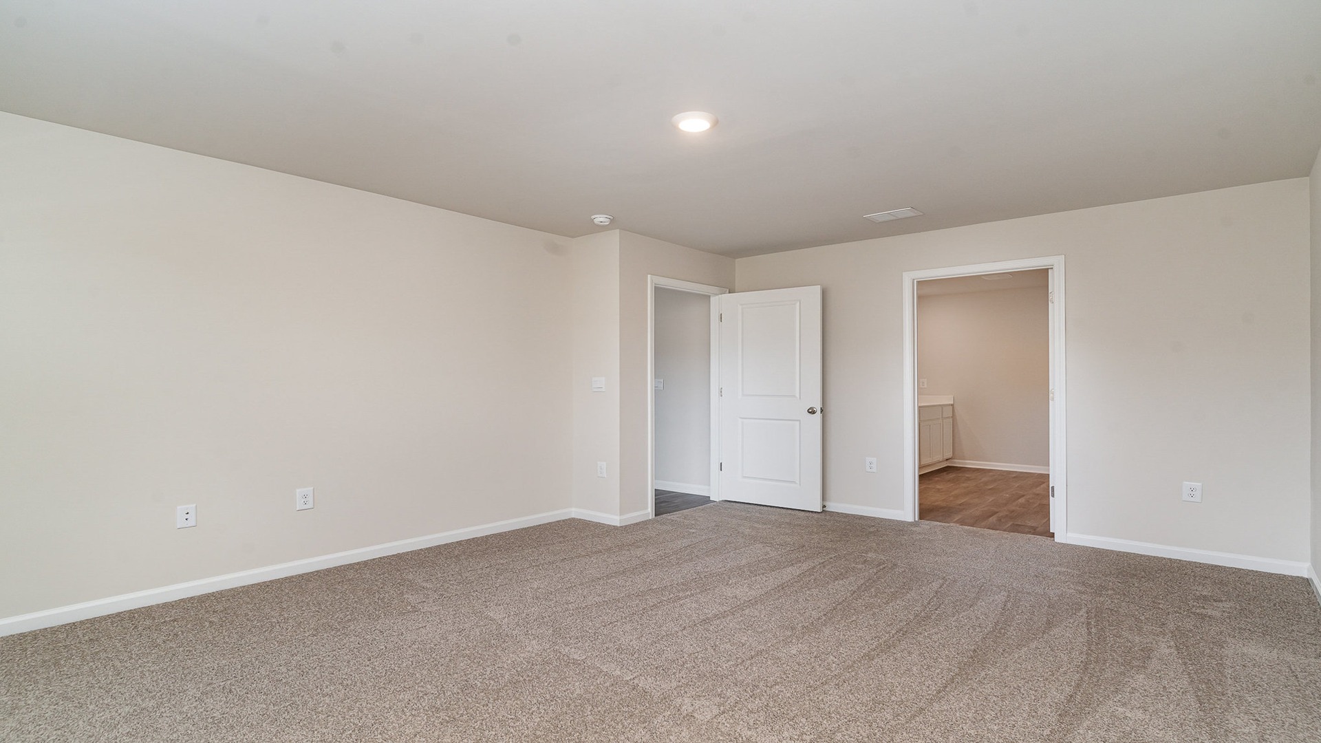 bedroom with carpet flooring