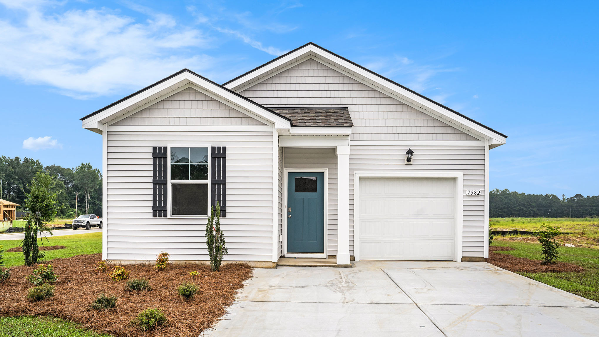 single story home with vinyl siding