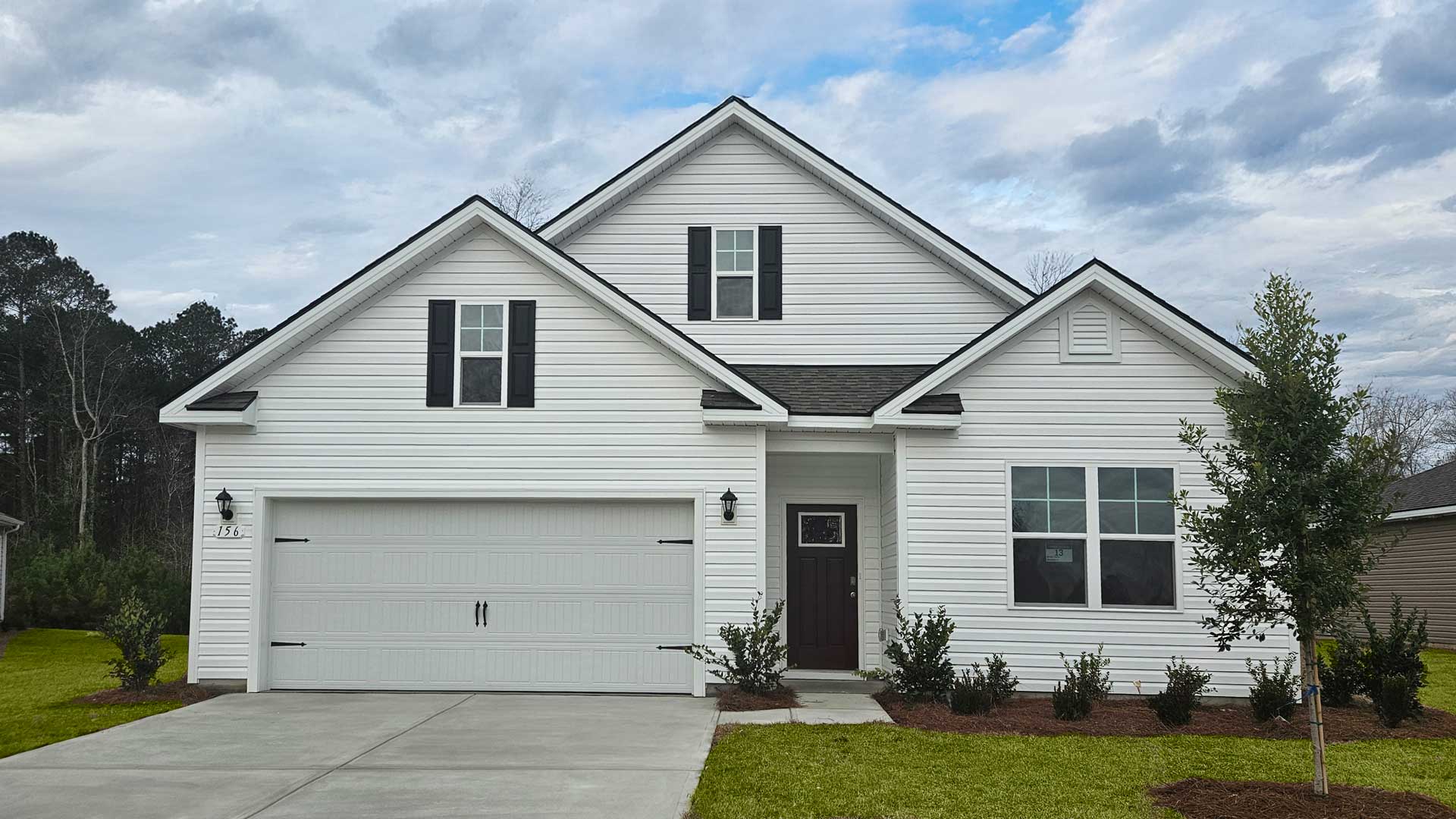 single story home with vinyl siding