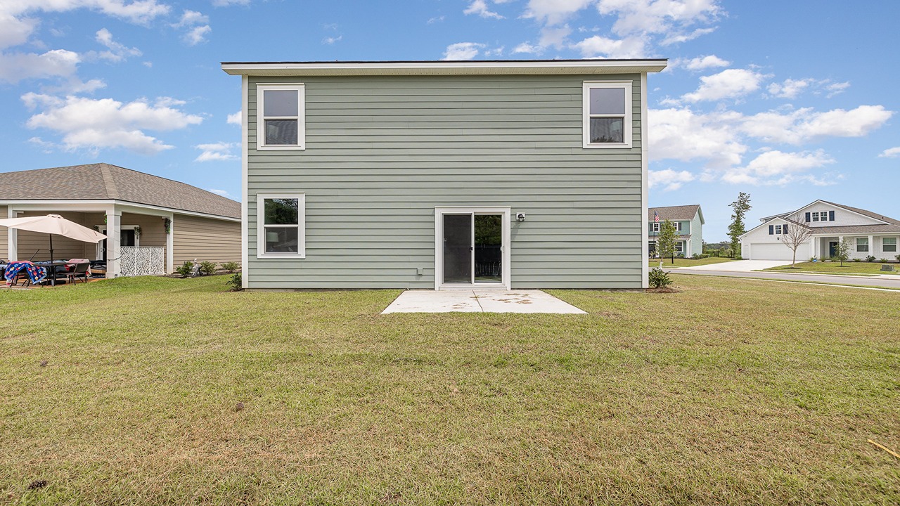 Wren exterior with vinyl siding
