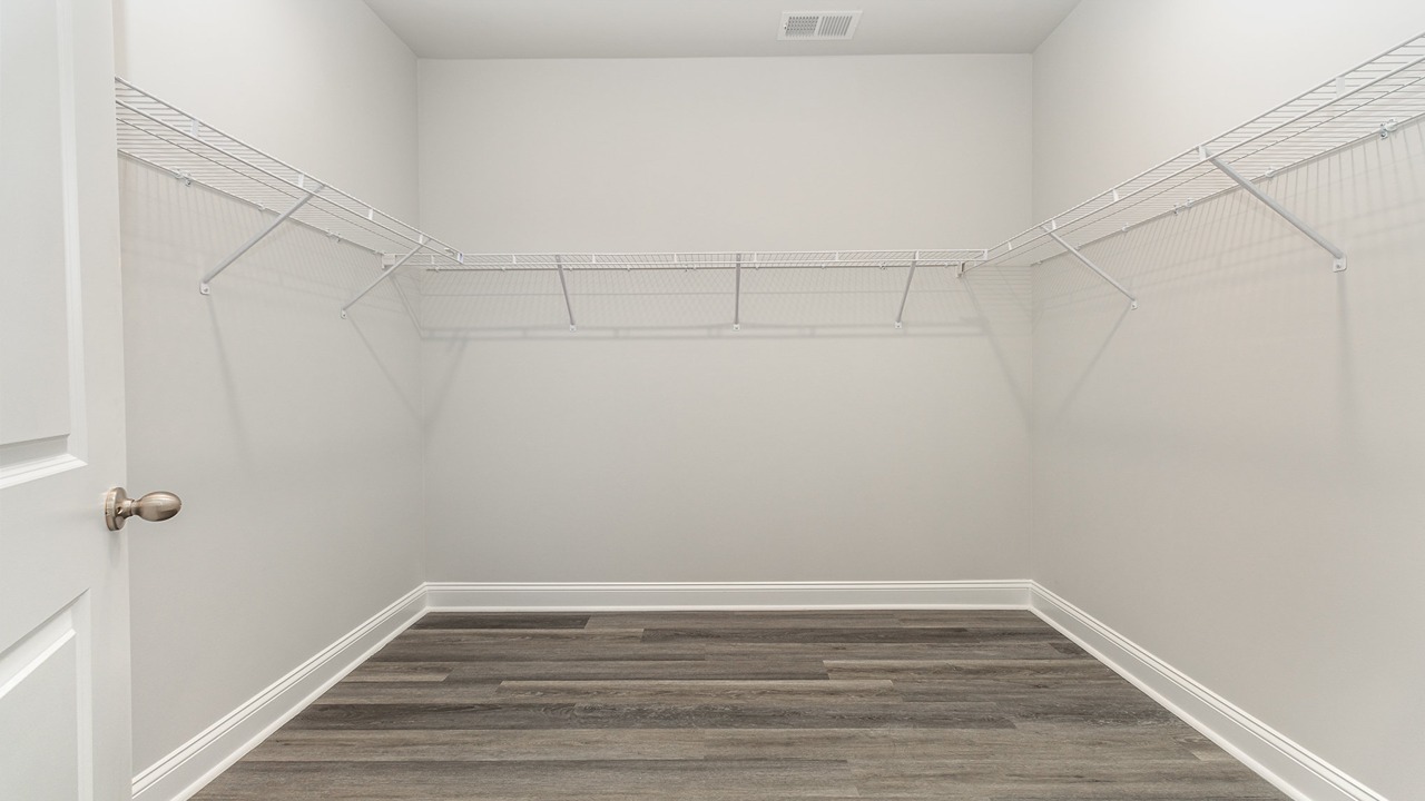 walk in closet with wire shelving