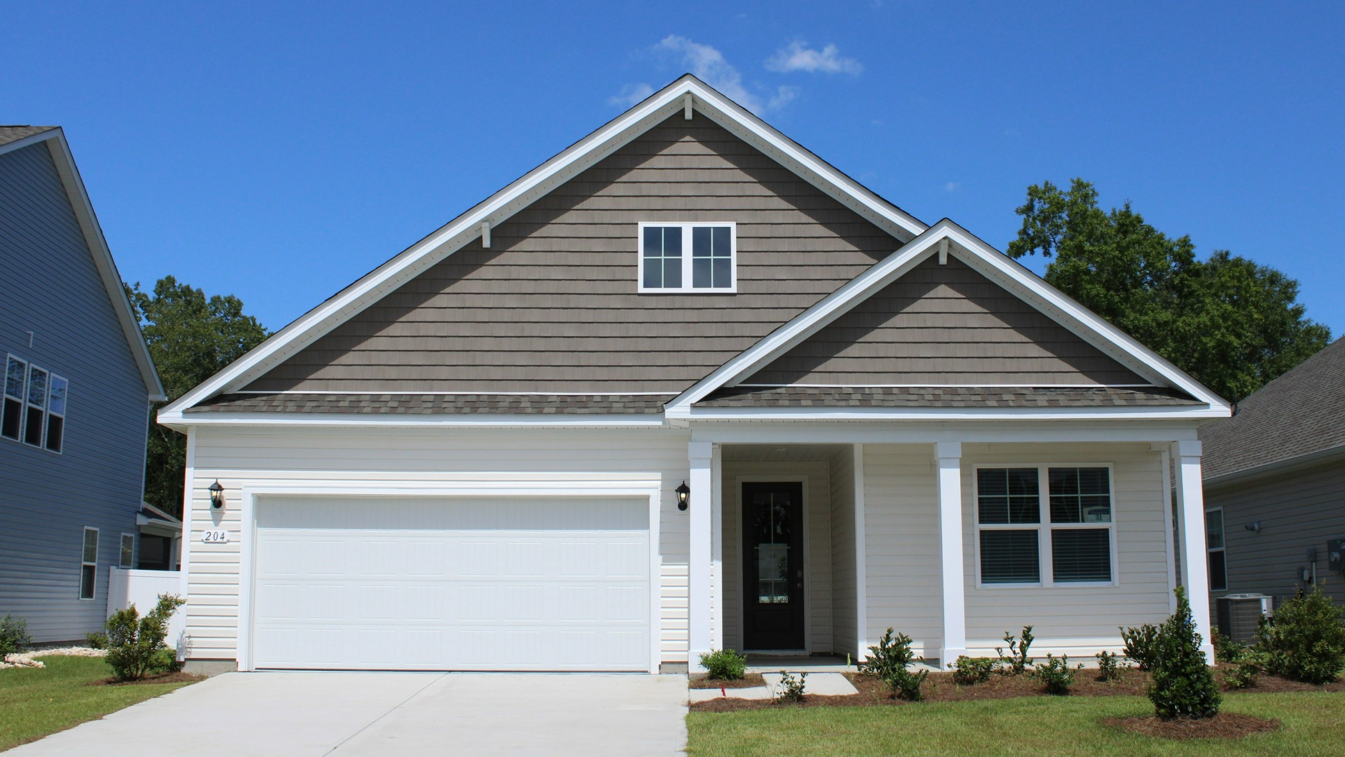 Litchfield C exterior with vinyl siding