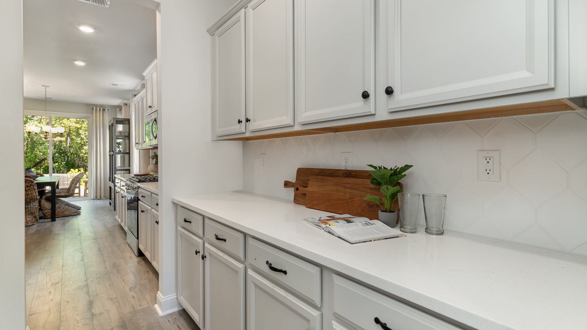 Harbor Oak butlers pantry