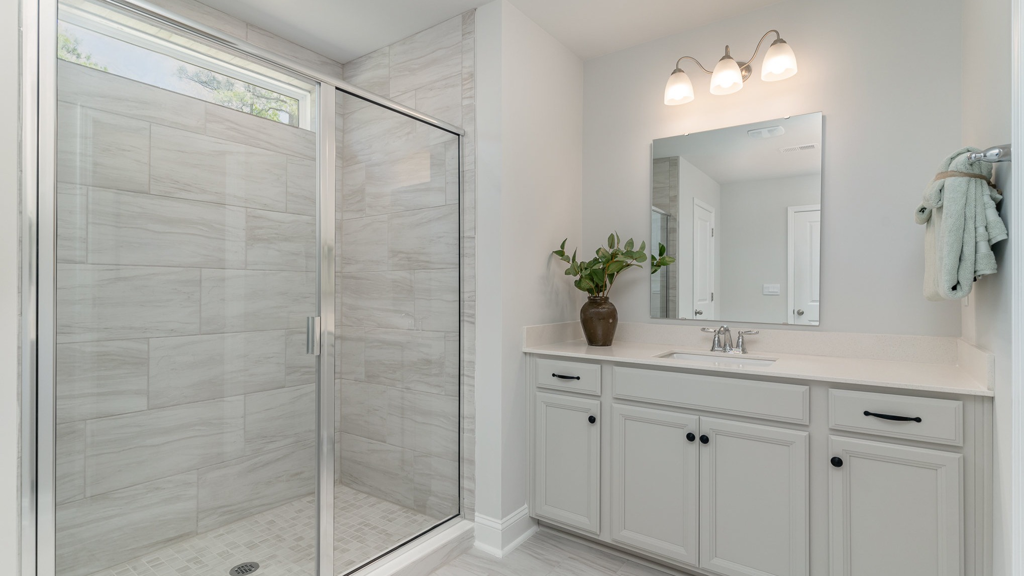 Harbor Oak bath on with walk-in shower