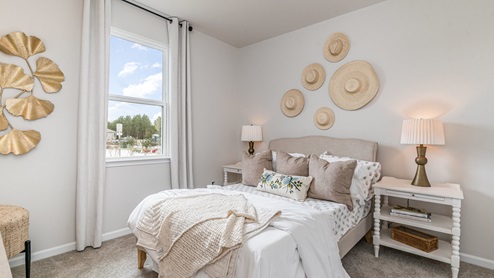 bedroom with carpet flooring