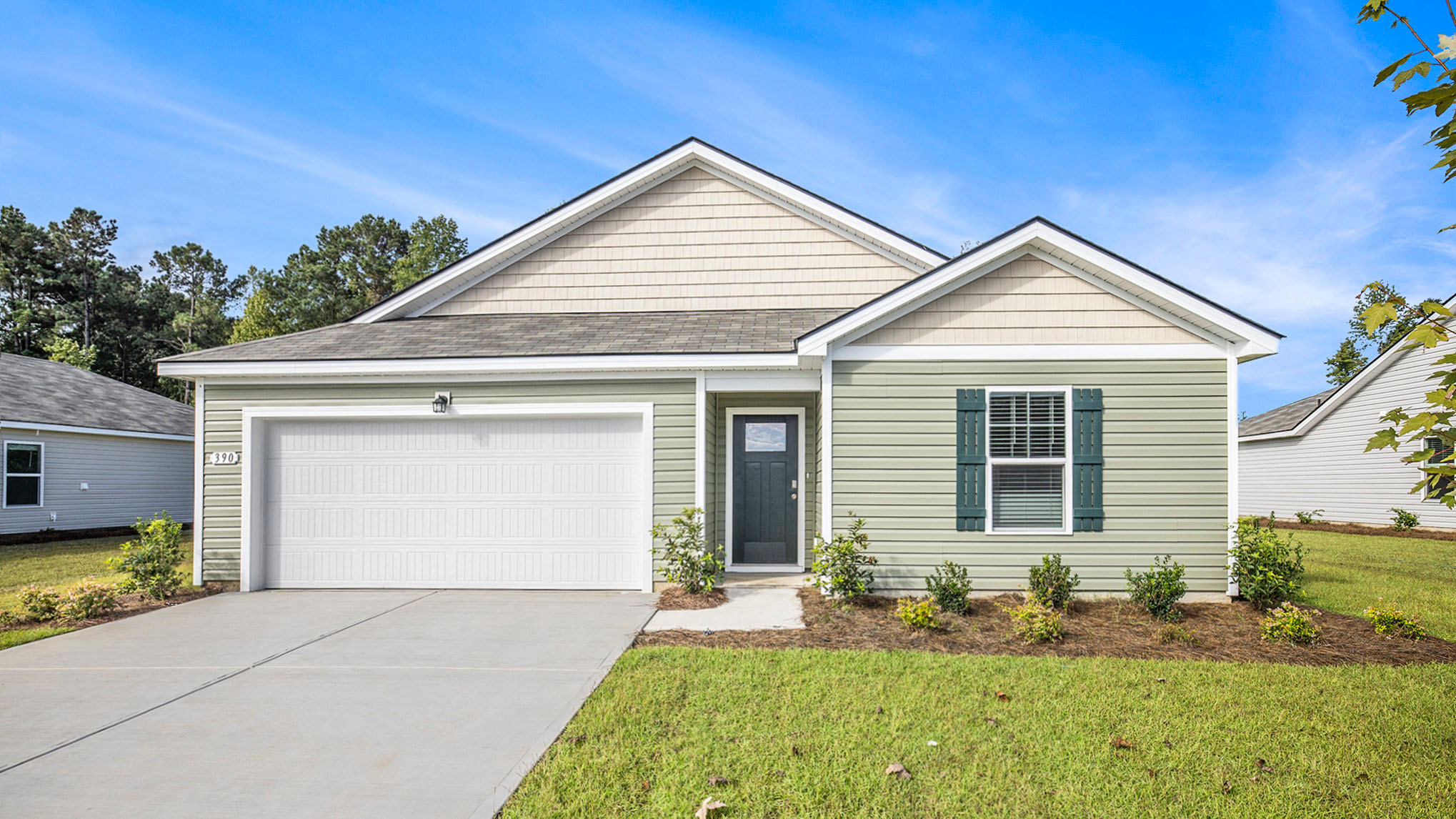 single story home with vinyl siding