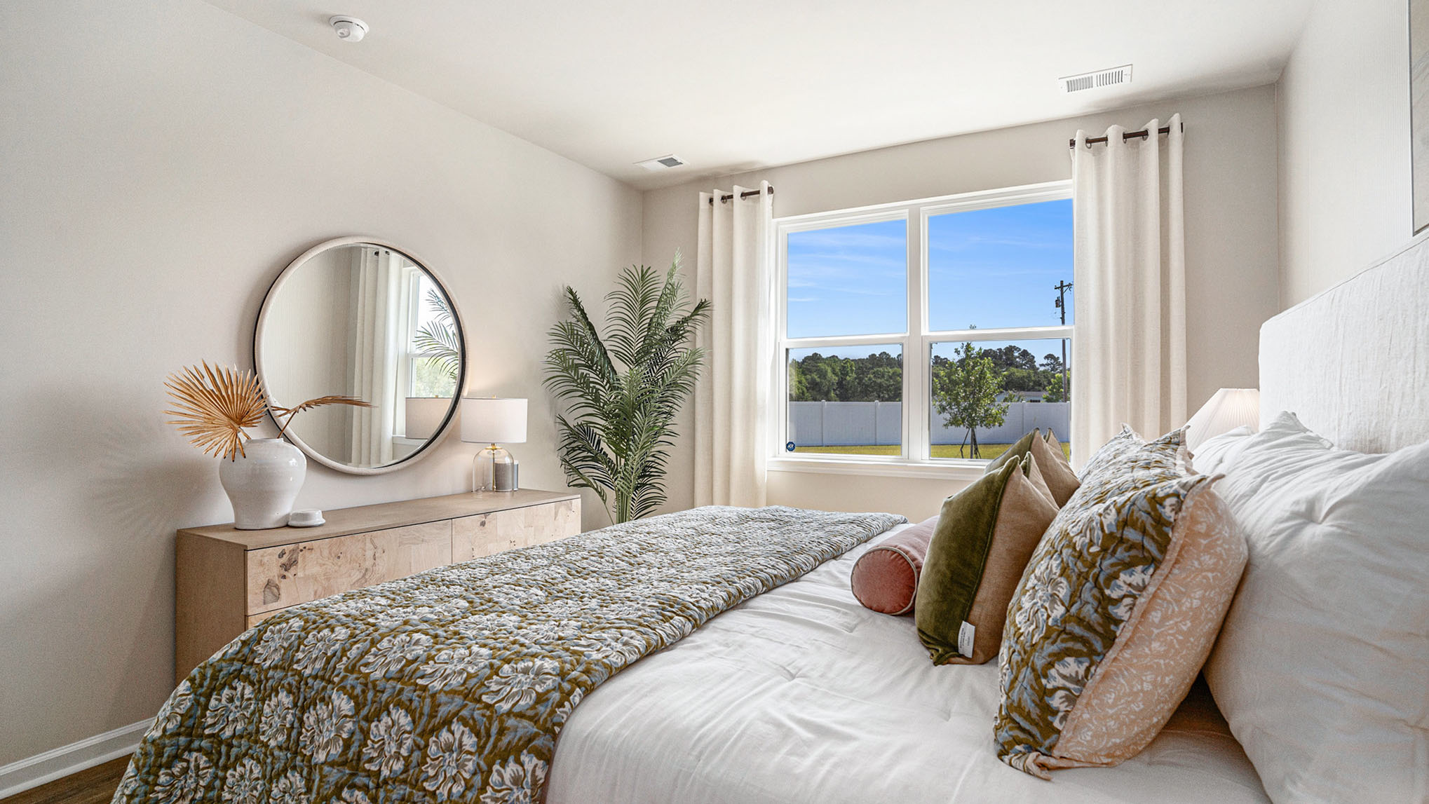 bedroom with carpet flooring