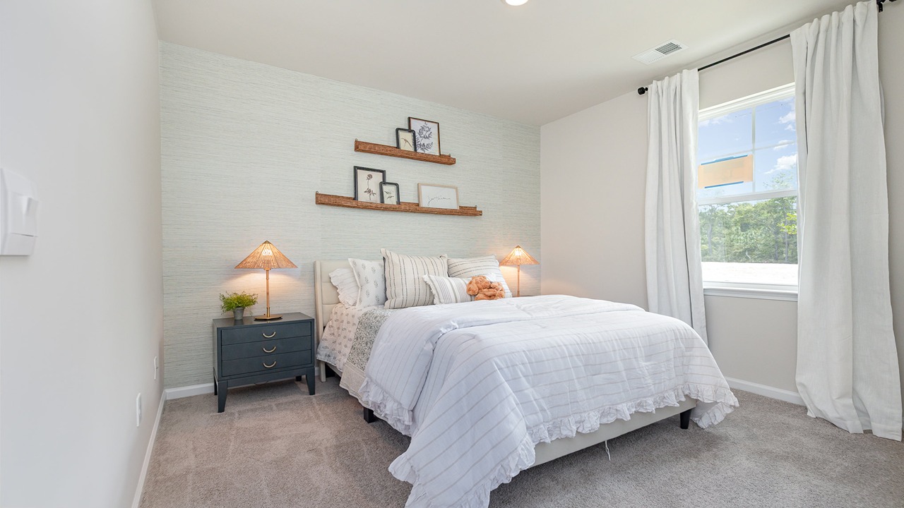 Cali secondary bedroom