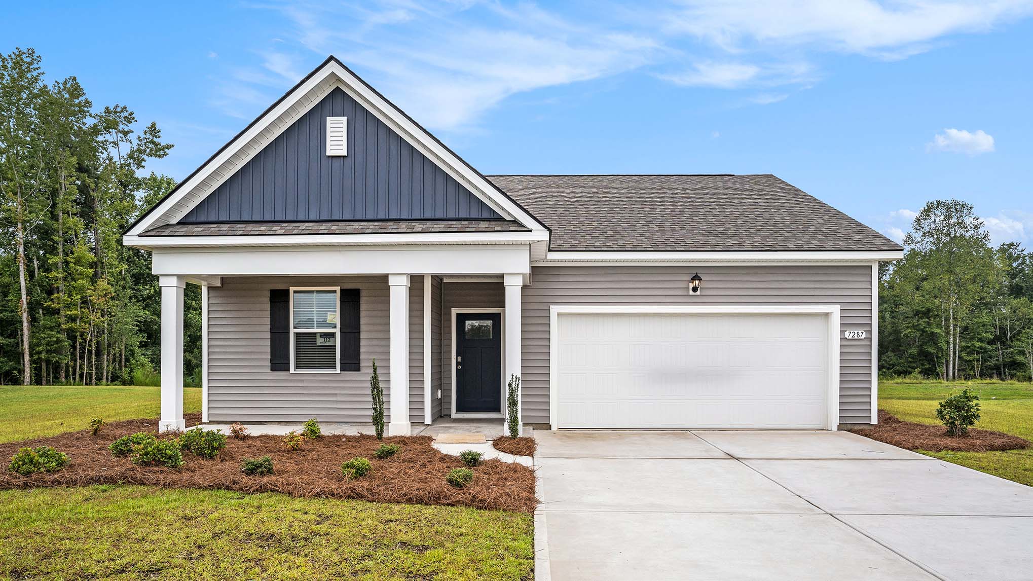 single story home with vinyl siding