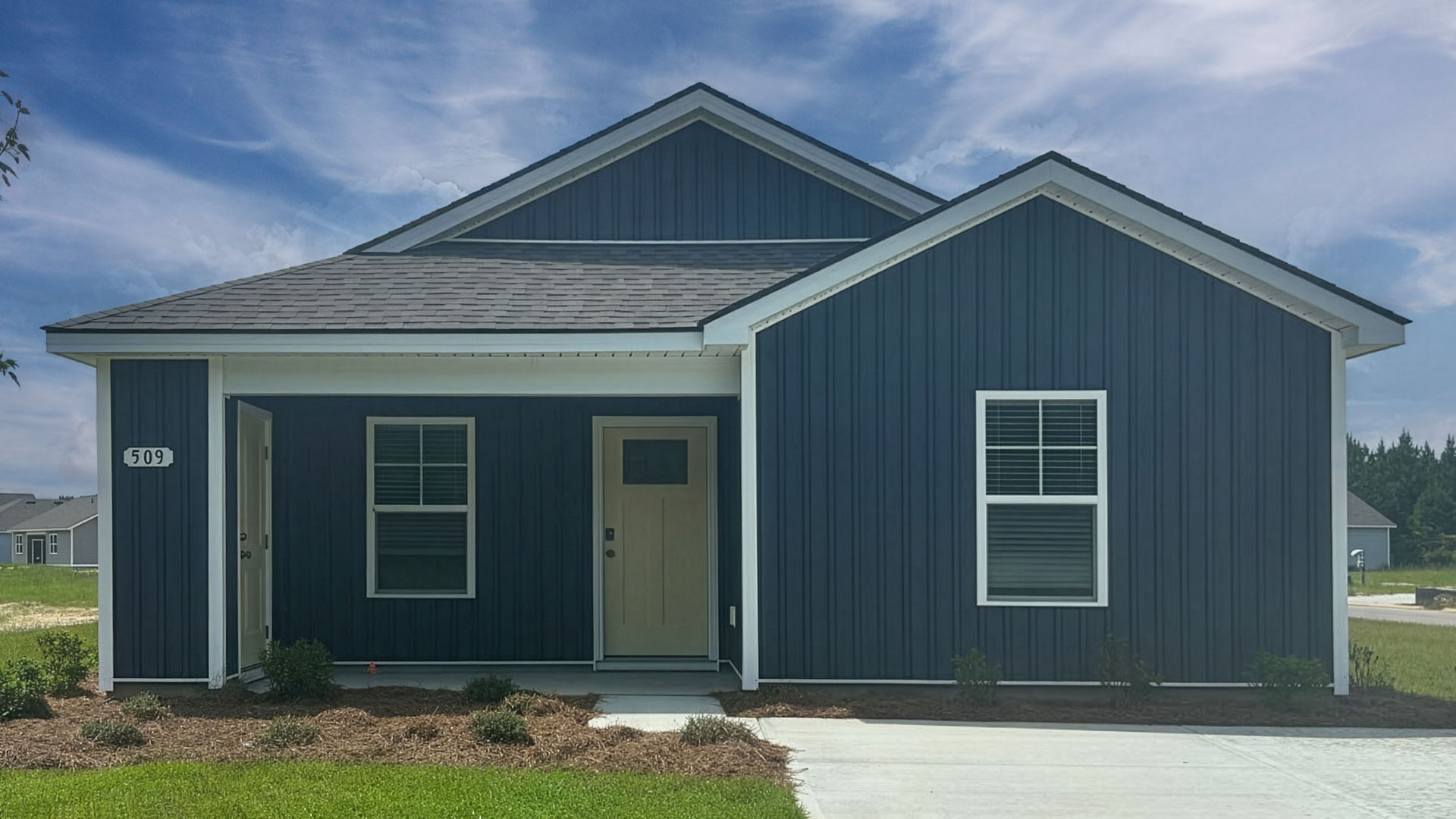 single story home with vinyl siding