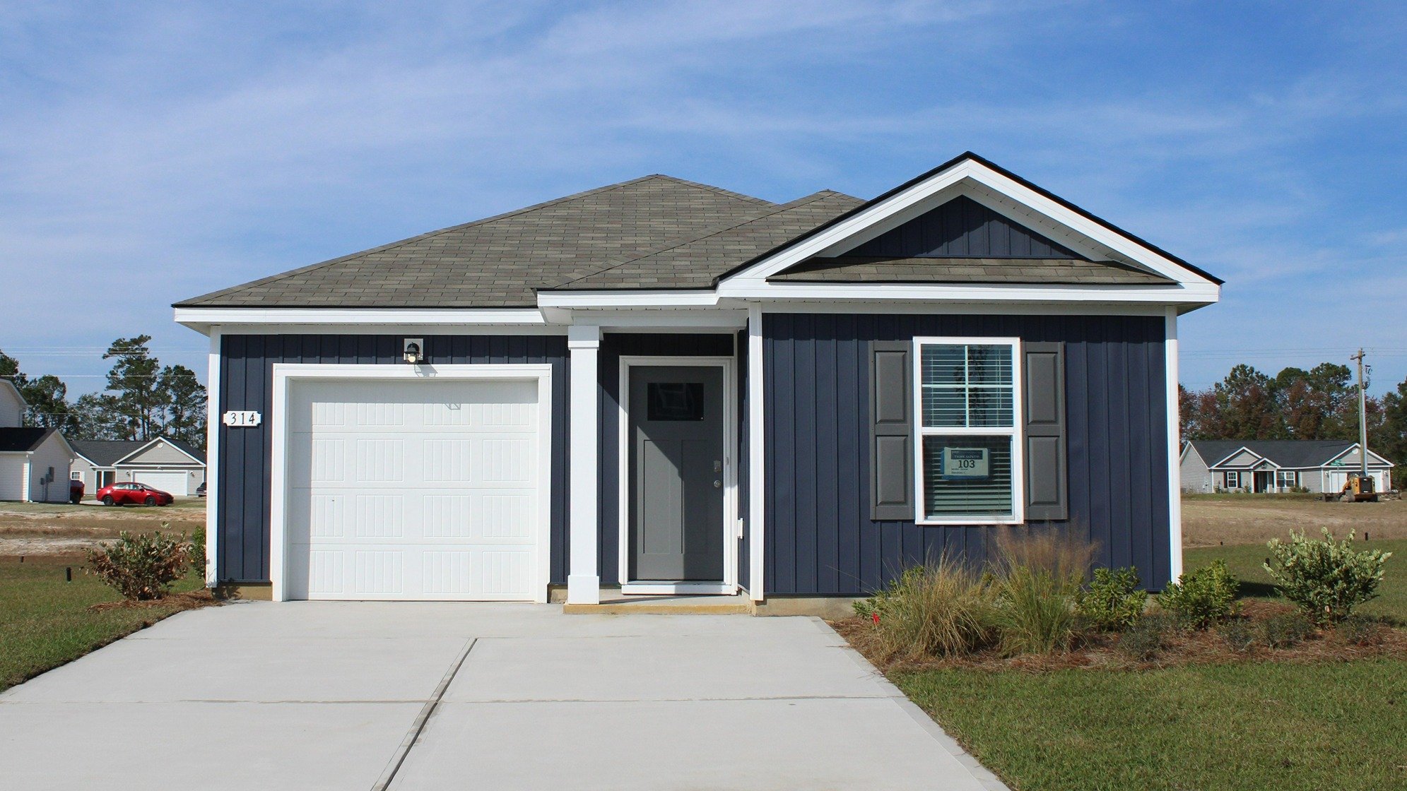 single story home with vinyl siding
