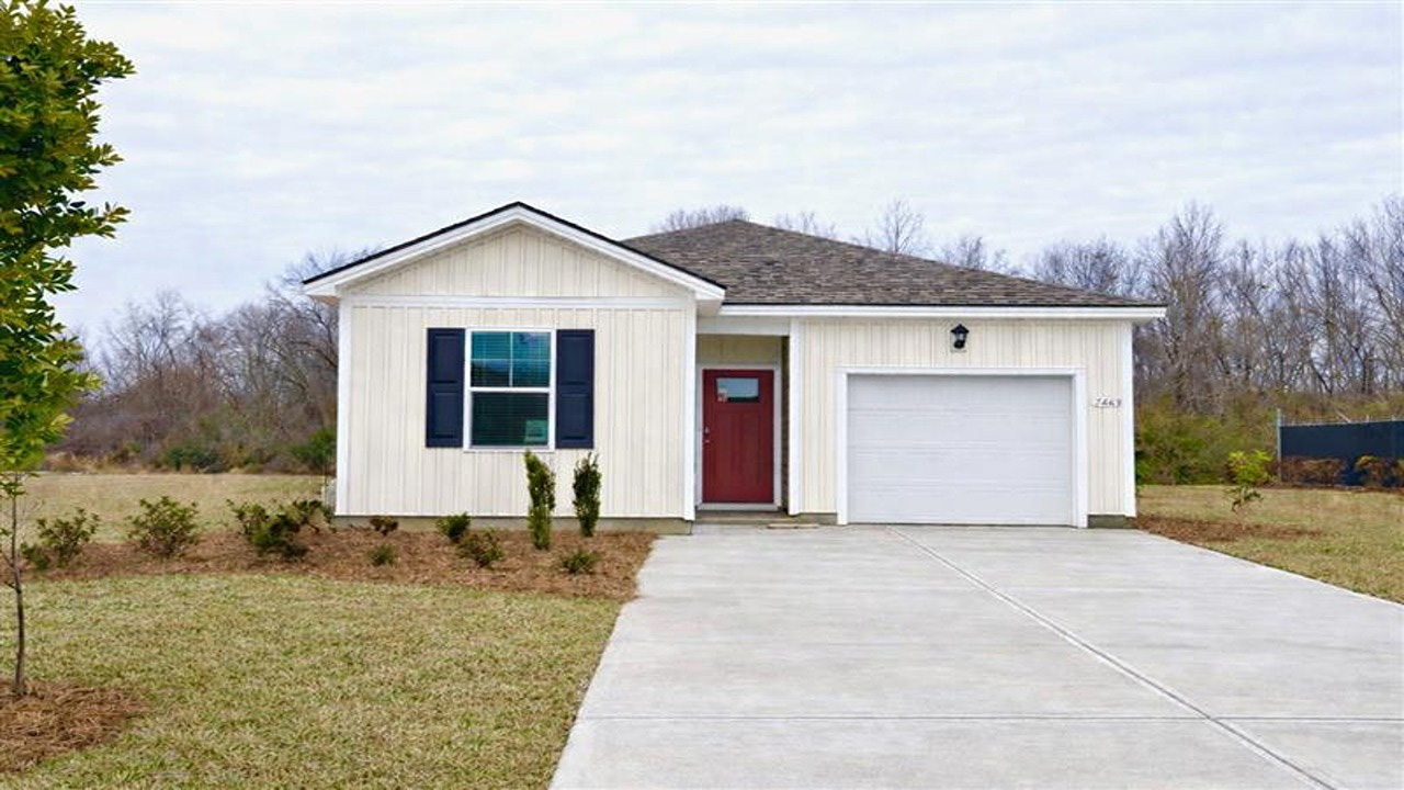 single story home with vinyl siding