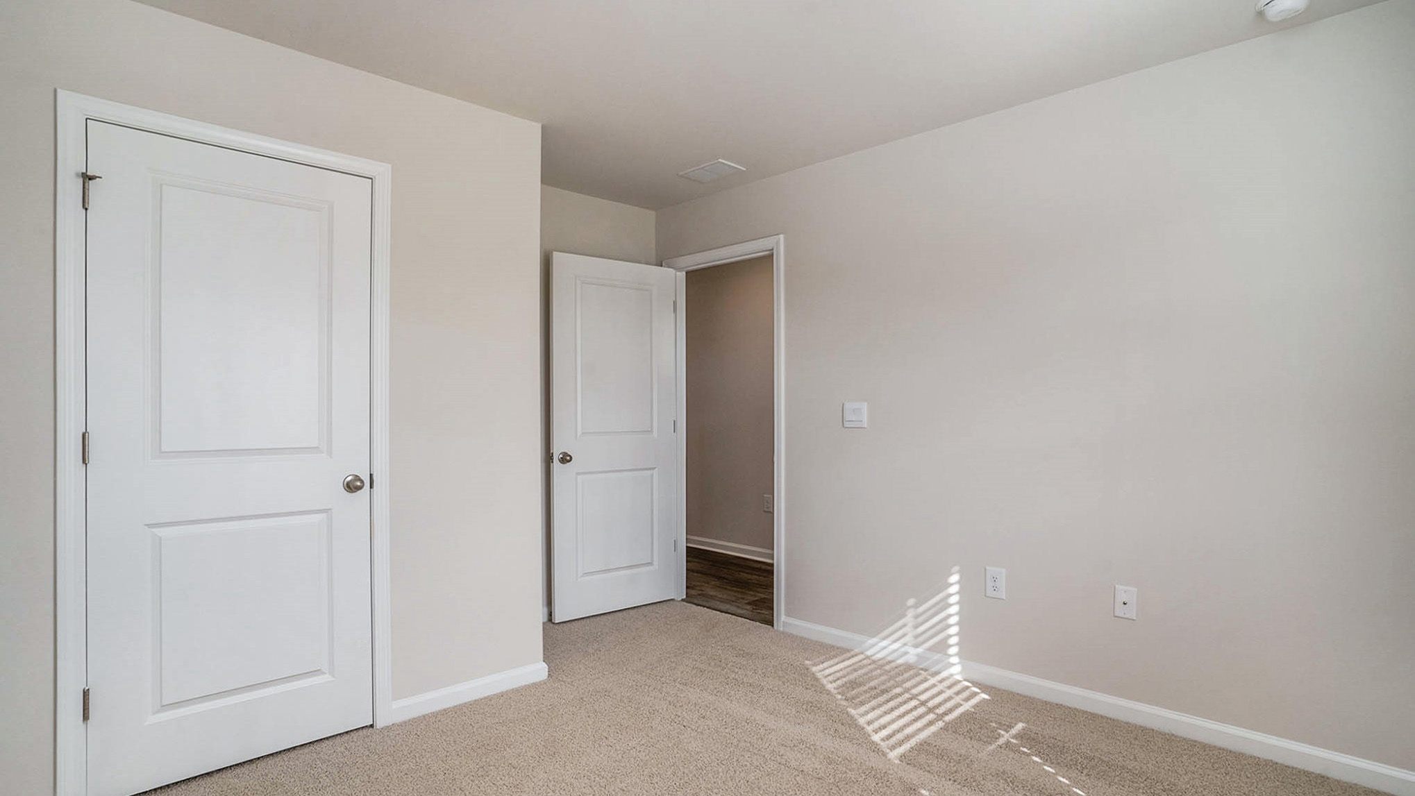 bedroom with carpet flooring