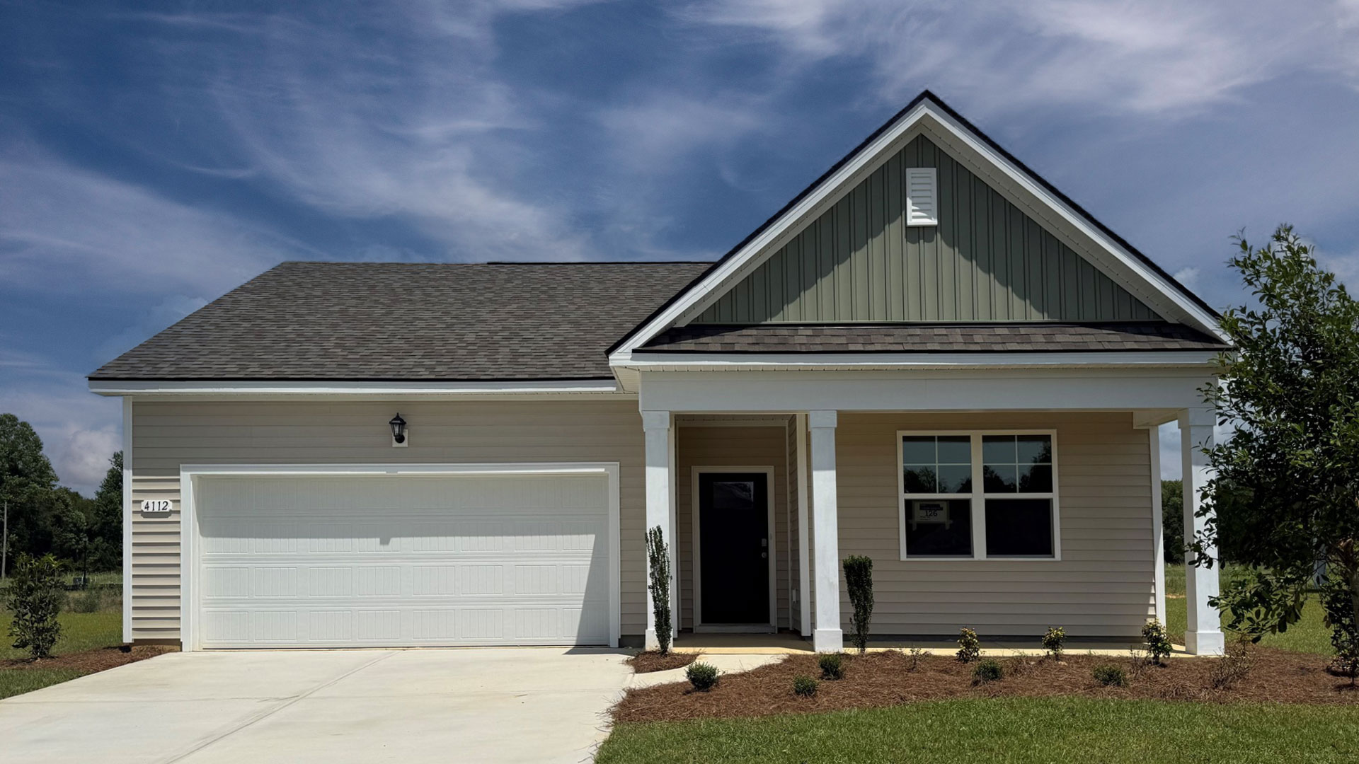 single story home with vinyl siding