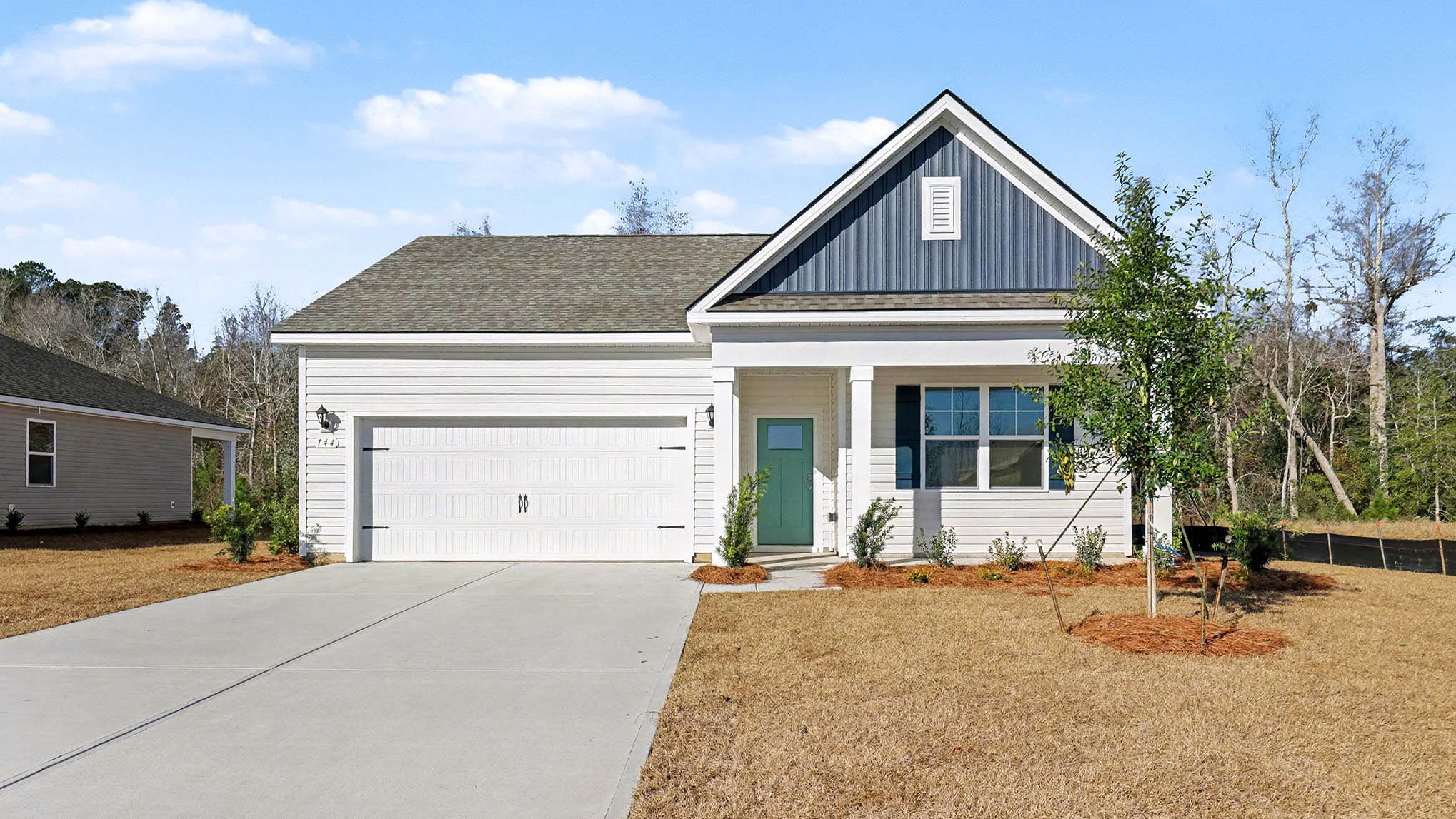 single story home with vinyl siding
