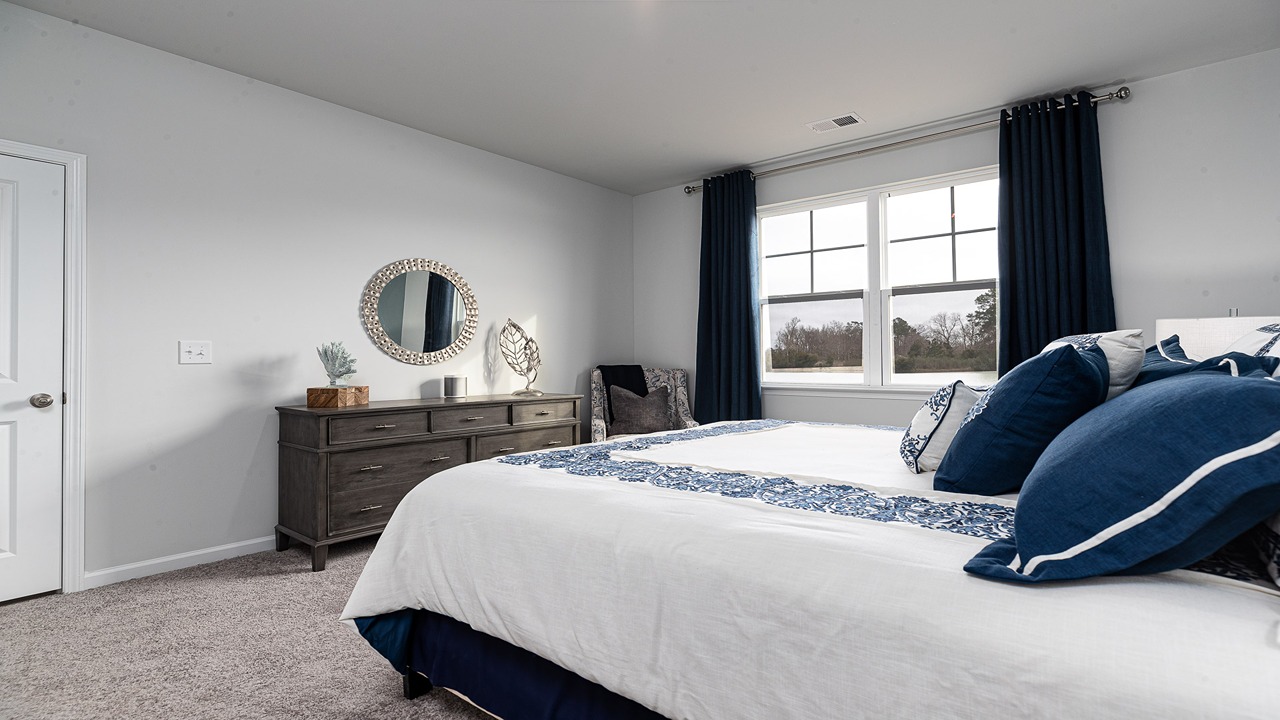 bedroom with carpet flooring