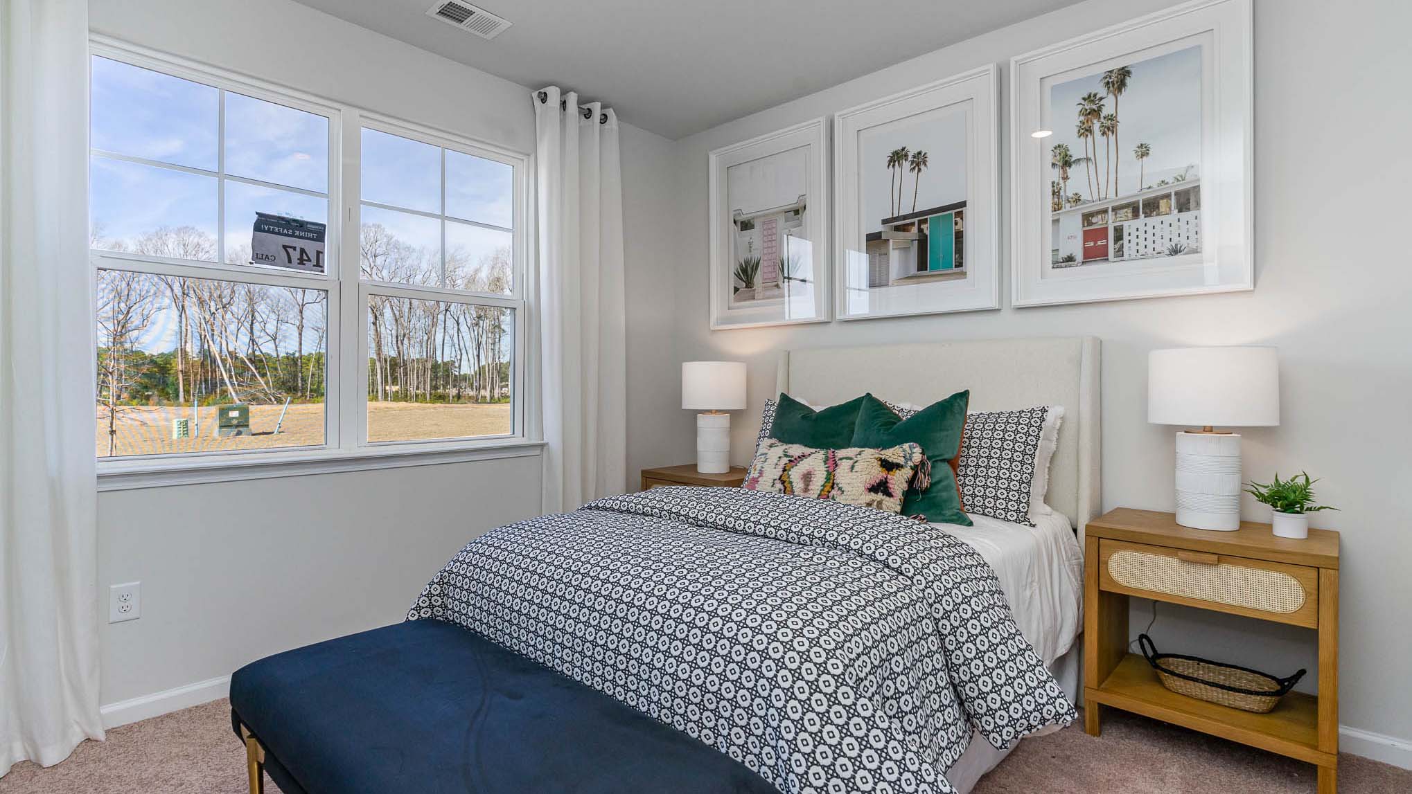 bedroom with carpet flooring