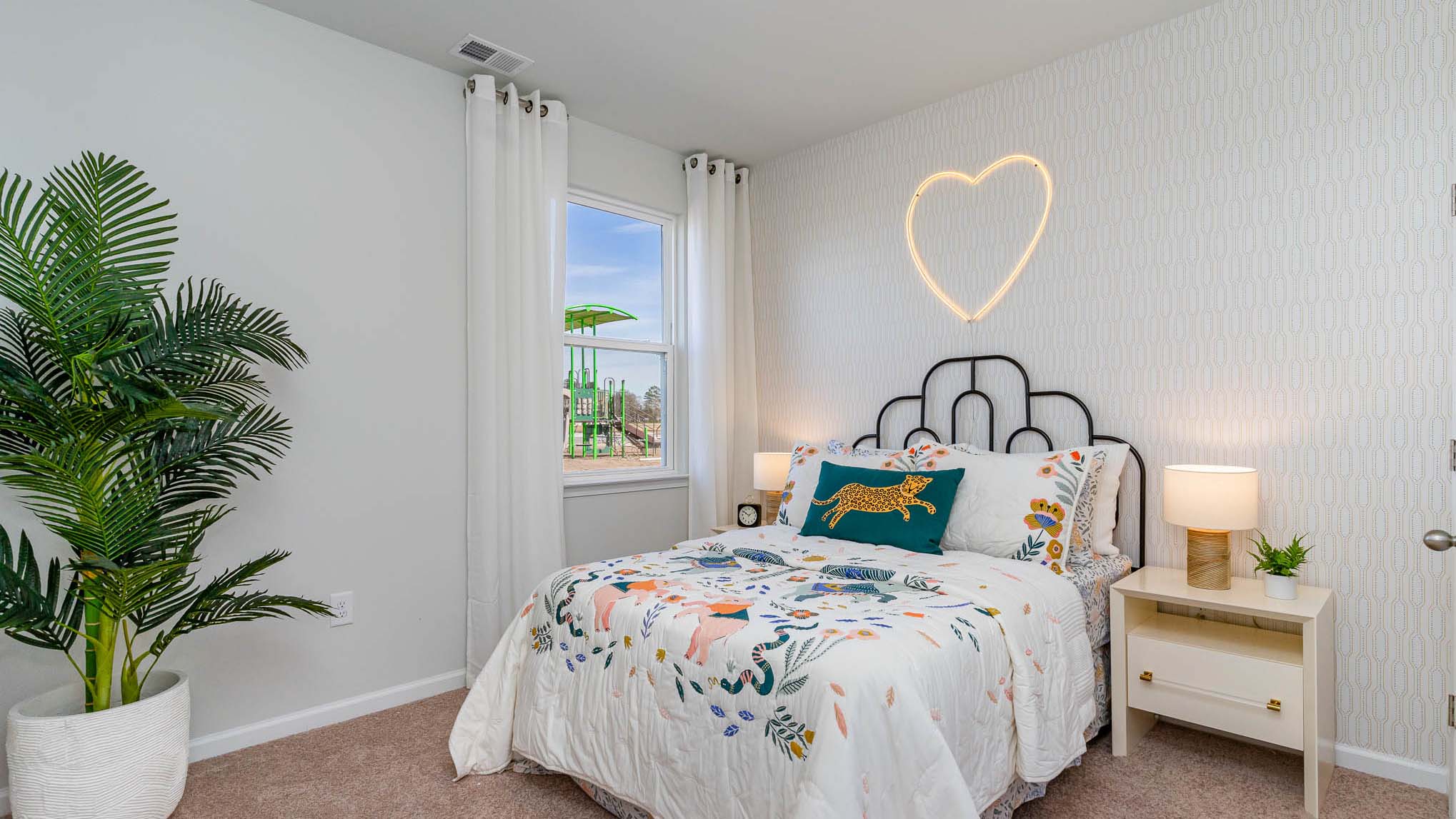 bedroom with carpet flooring