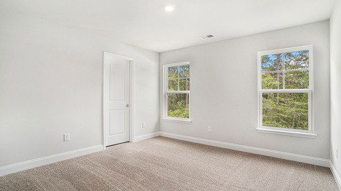 bedroom with carpet flooring