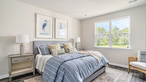 bedrooom with carpet flooring