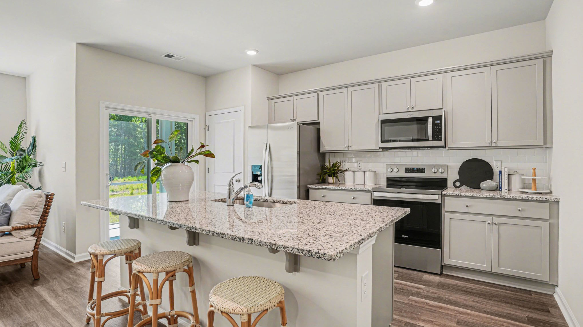 kitchen with granite counterotps