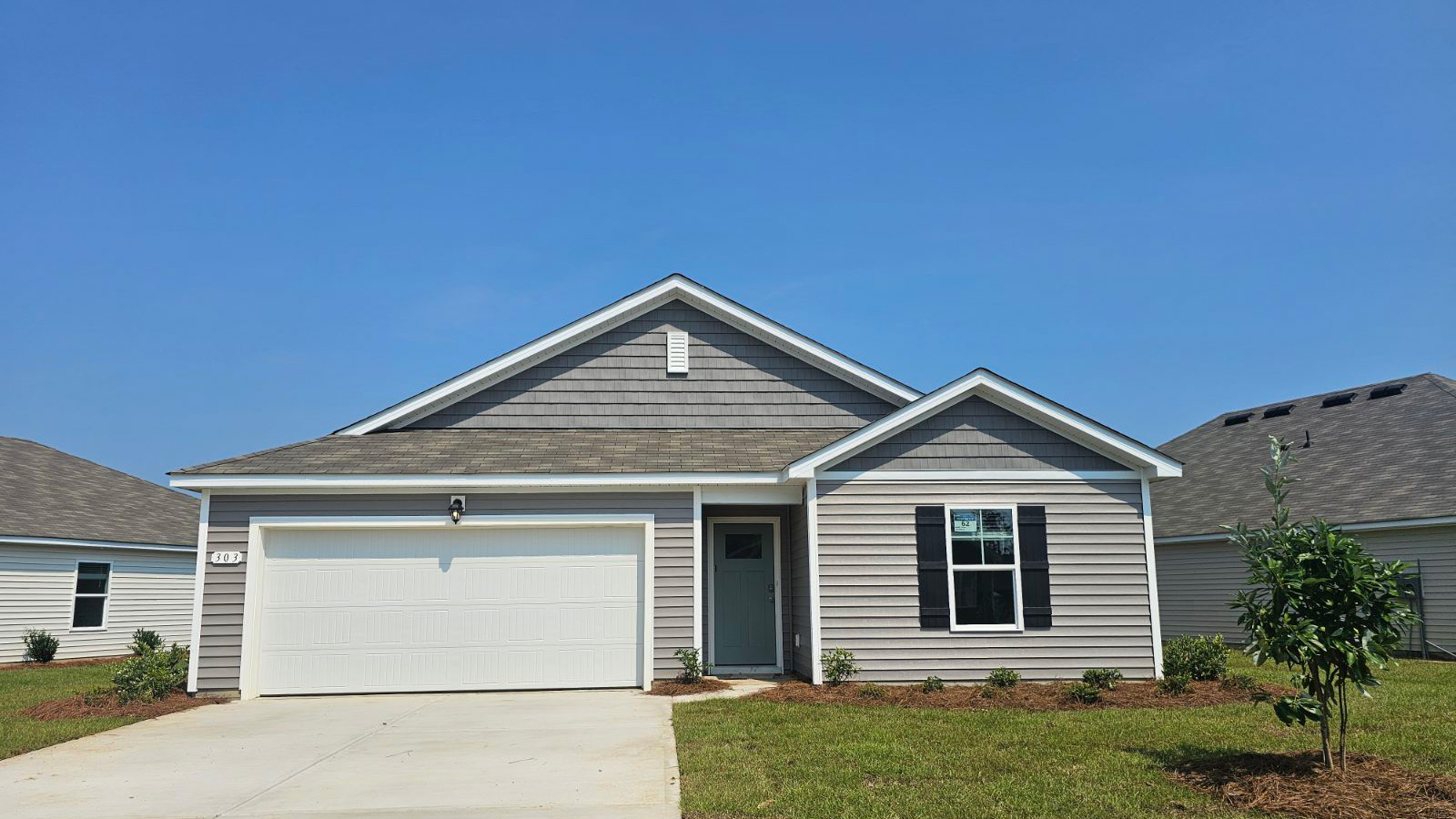 single story home with vinyl siding