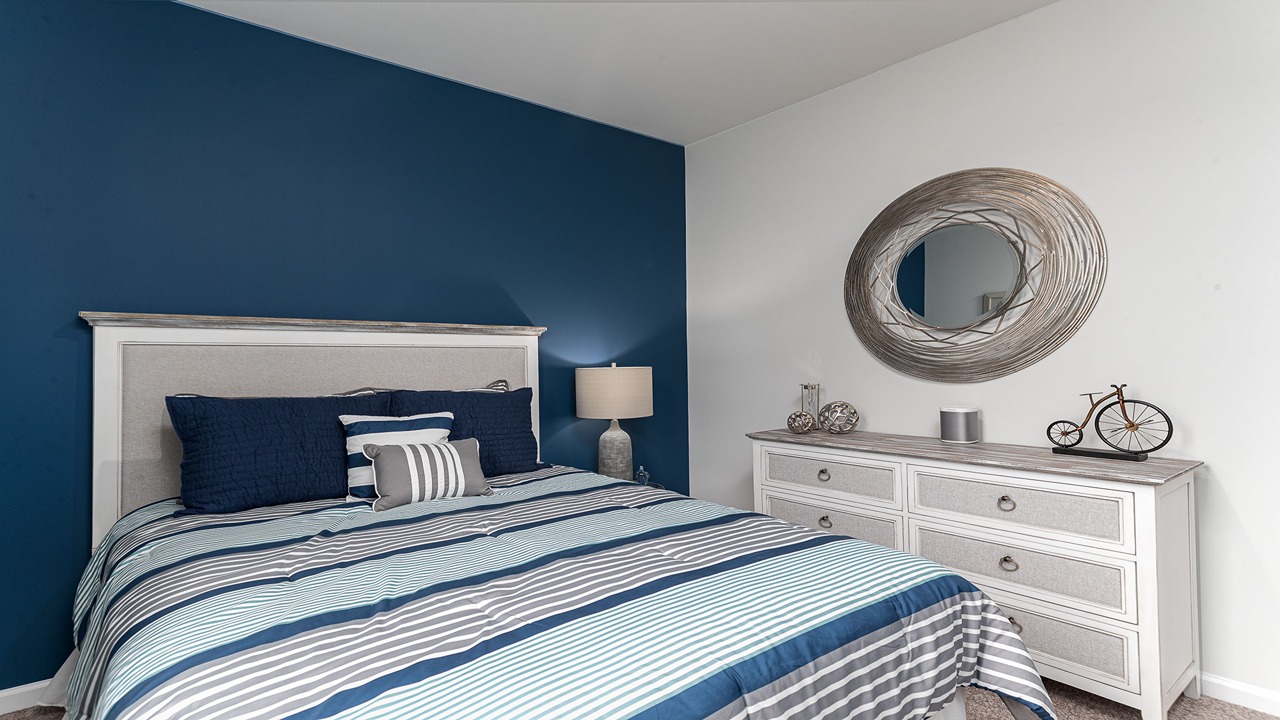 bedroom with carpet flooring