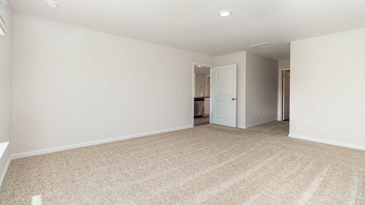 bedroom with carpet flooring