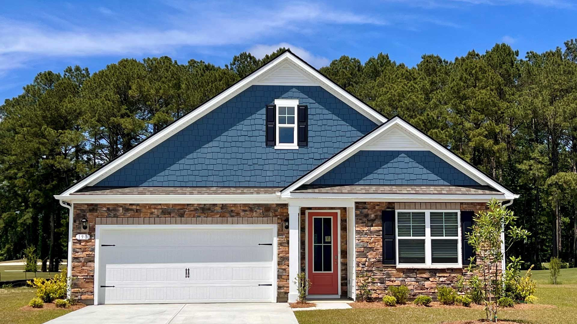 single story home with vinyl siding