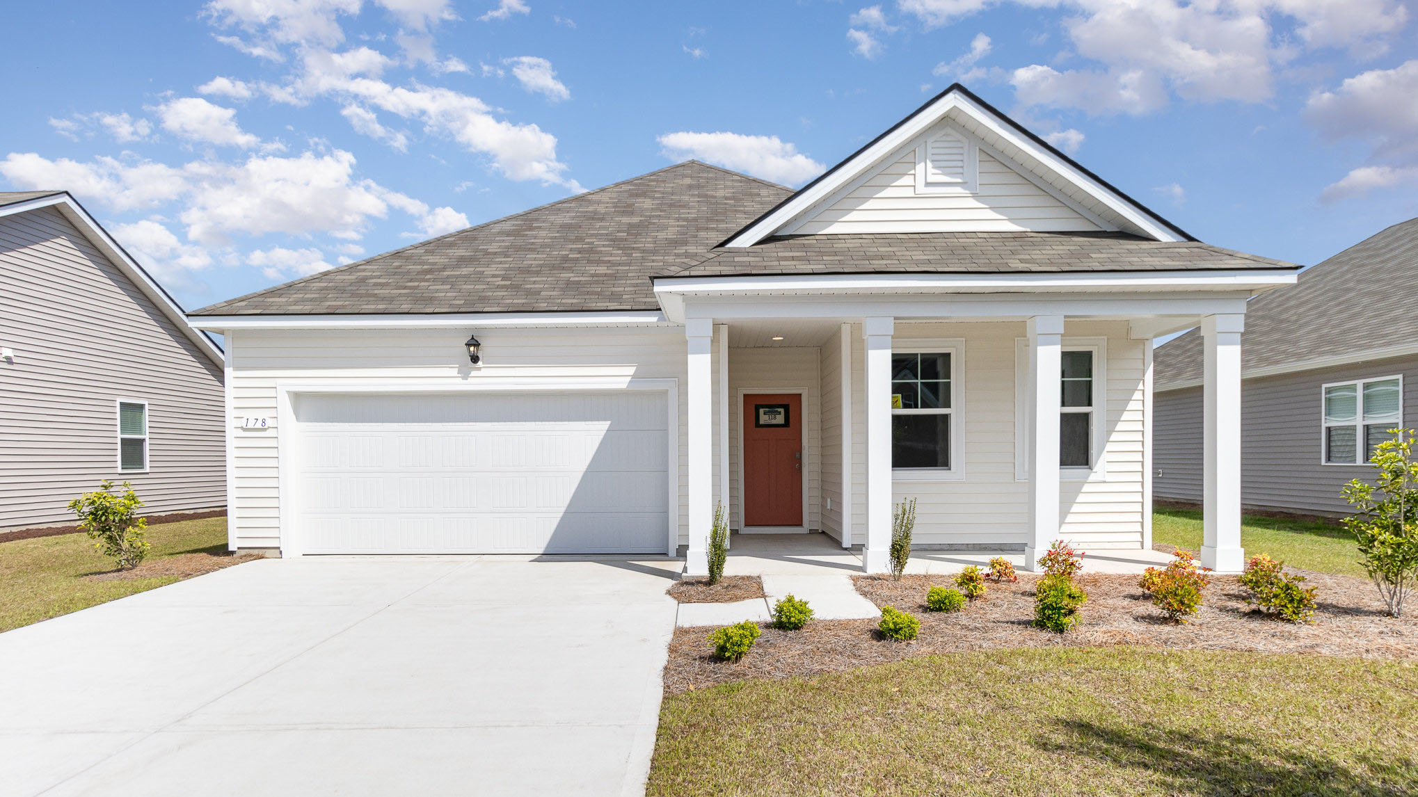 single story home with vinyl siding