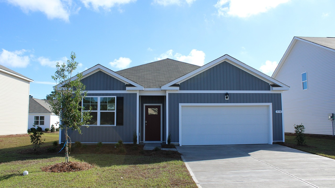 single story home with vinyl siding