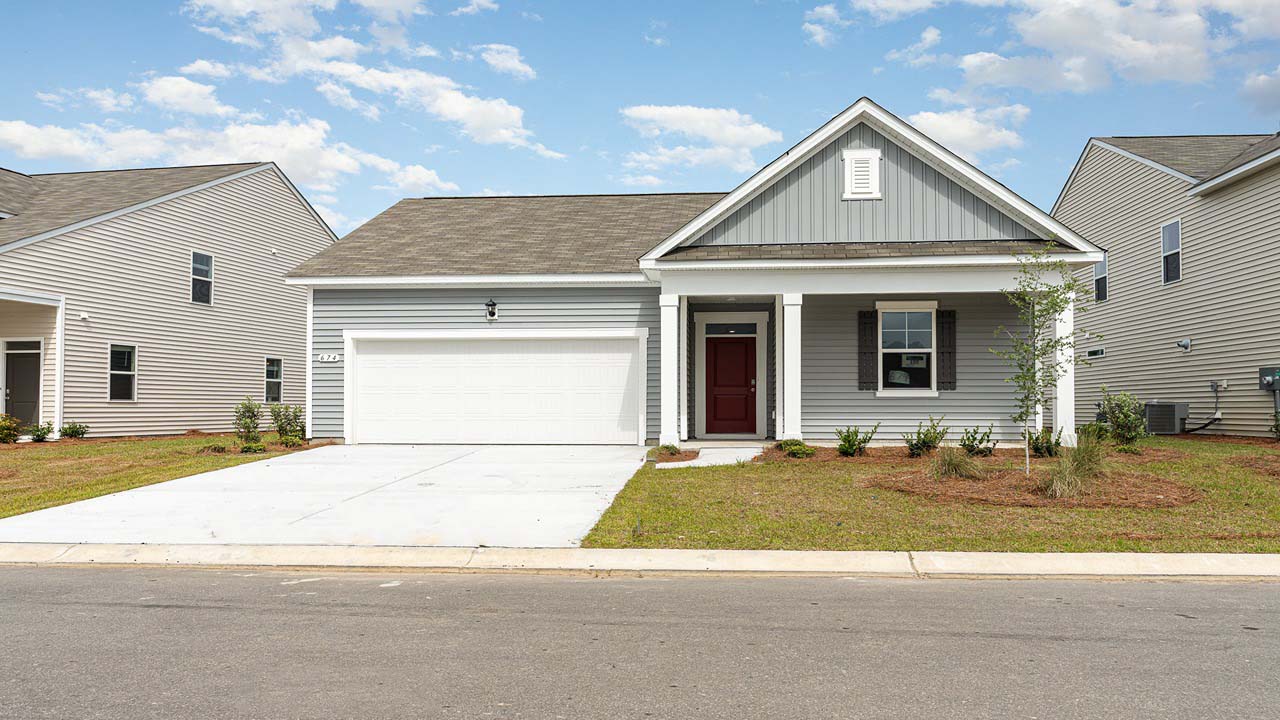 single story home with vinyl siding