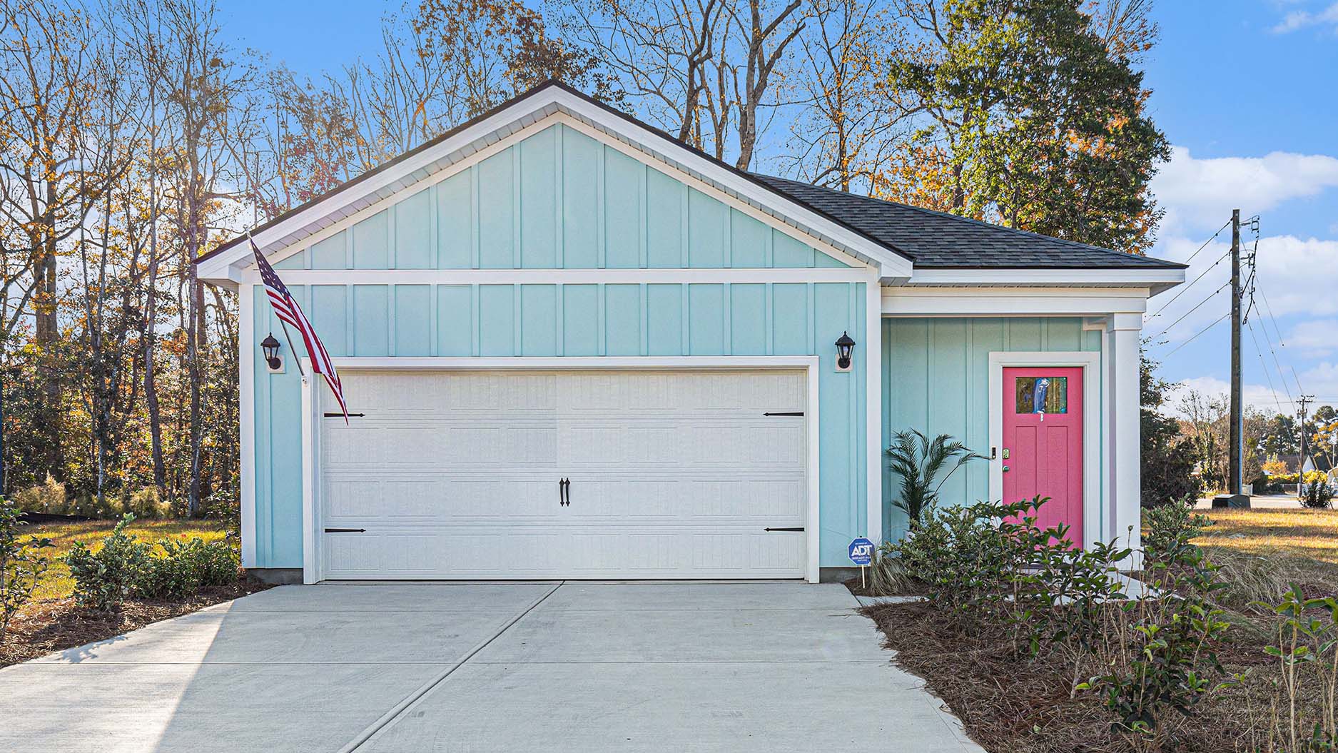 single story home with pink door