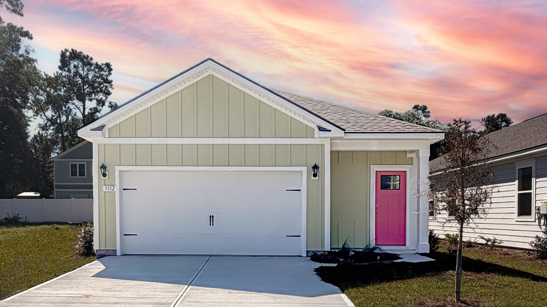 single story home with pink door