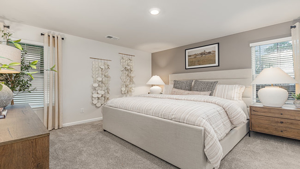 bedroom with carpet flooring