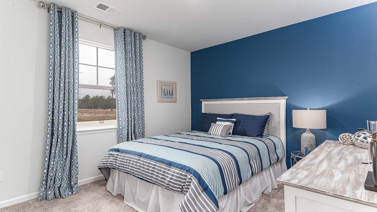 bedroom with carpet flooring