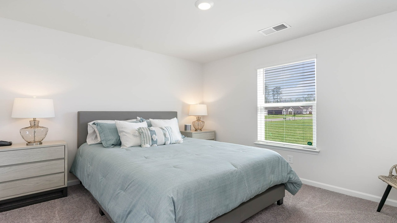 bedroom with carpet flooring