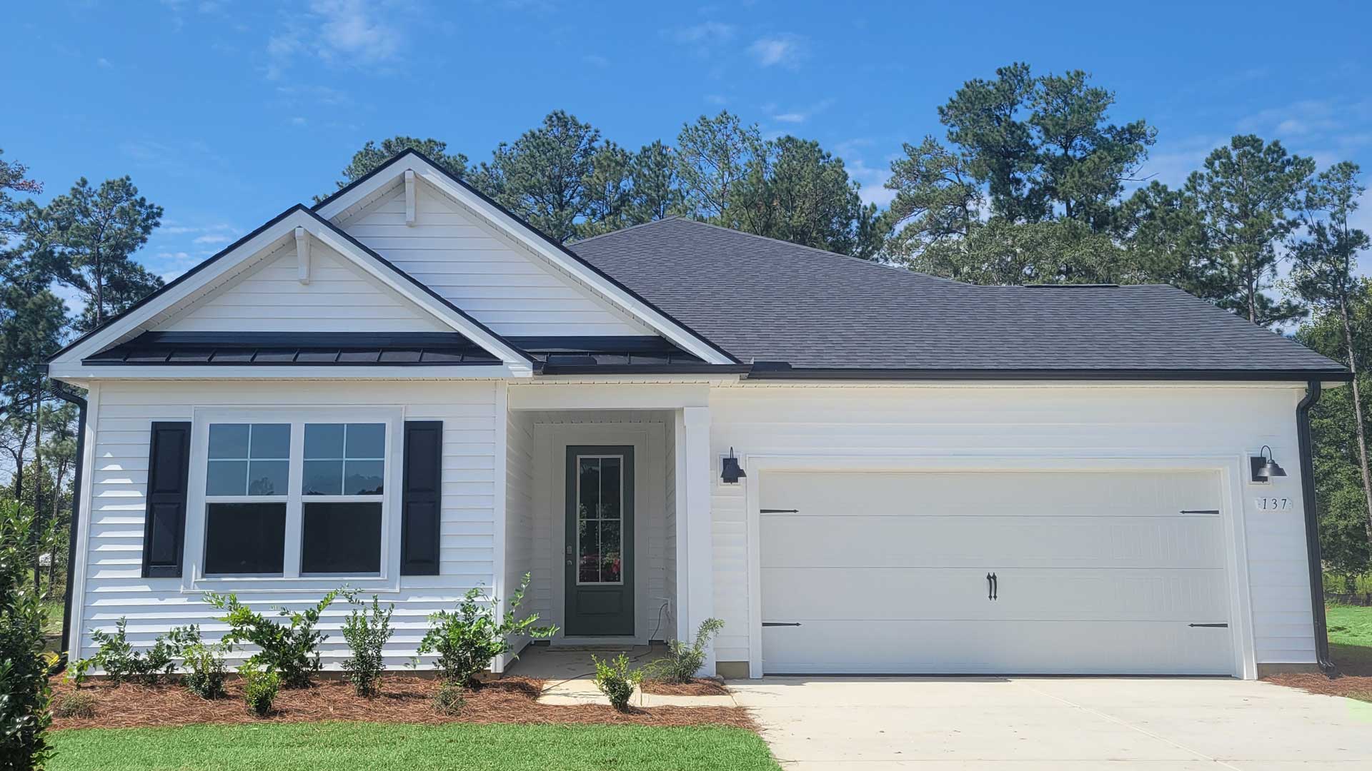 single story home with vinyl siding