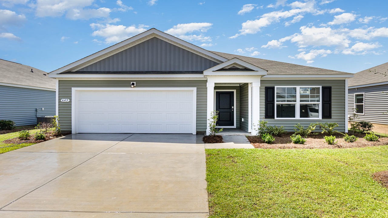 single story home with vinyl siding
