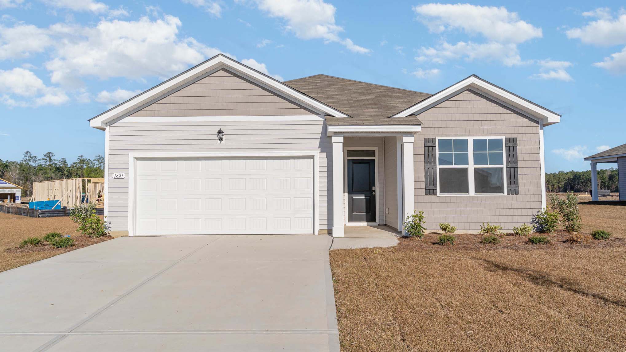 single story home with vinyl siding
