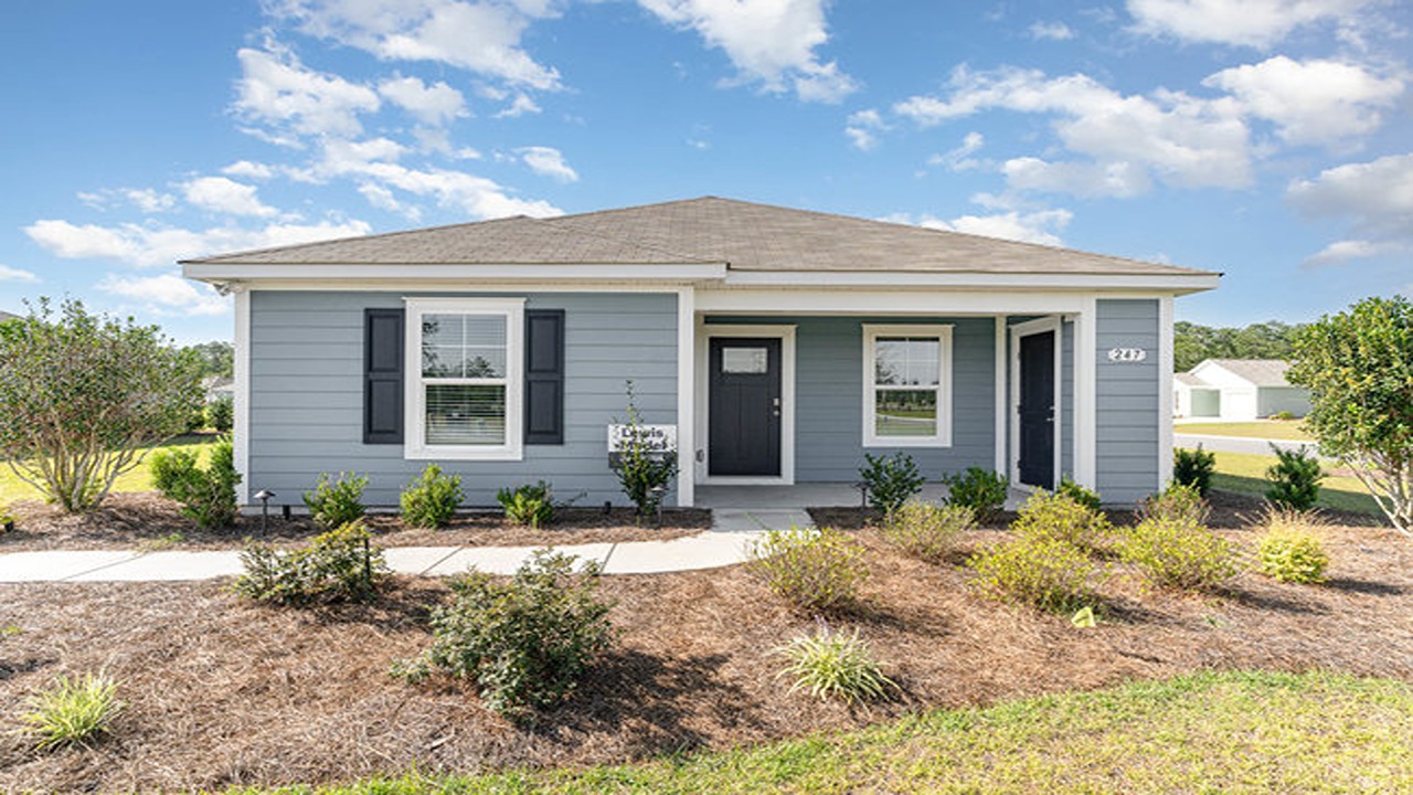 single story home with vinyl siding