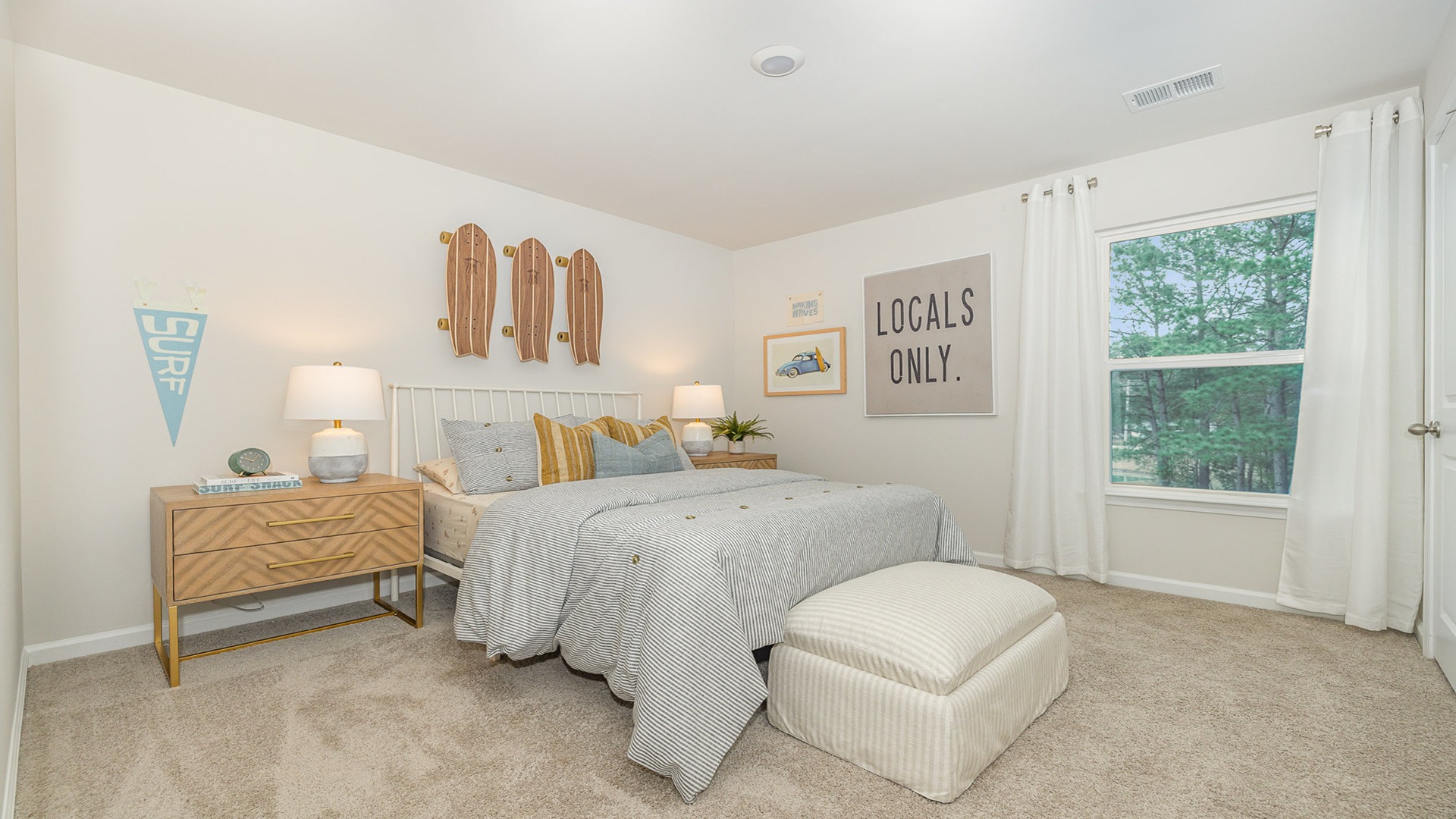 third bedroom with carpet