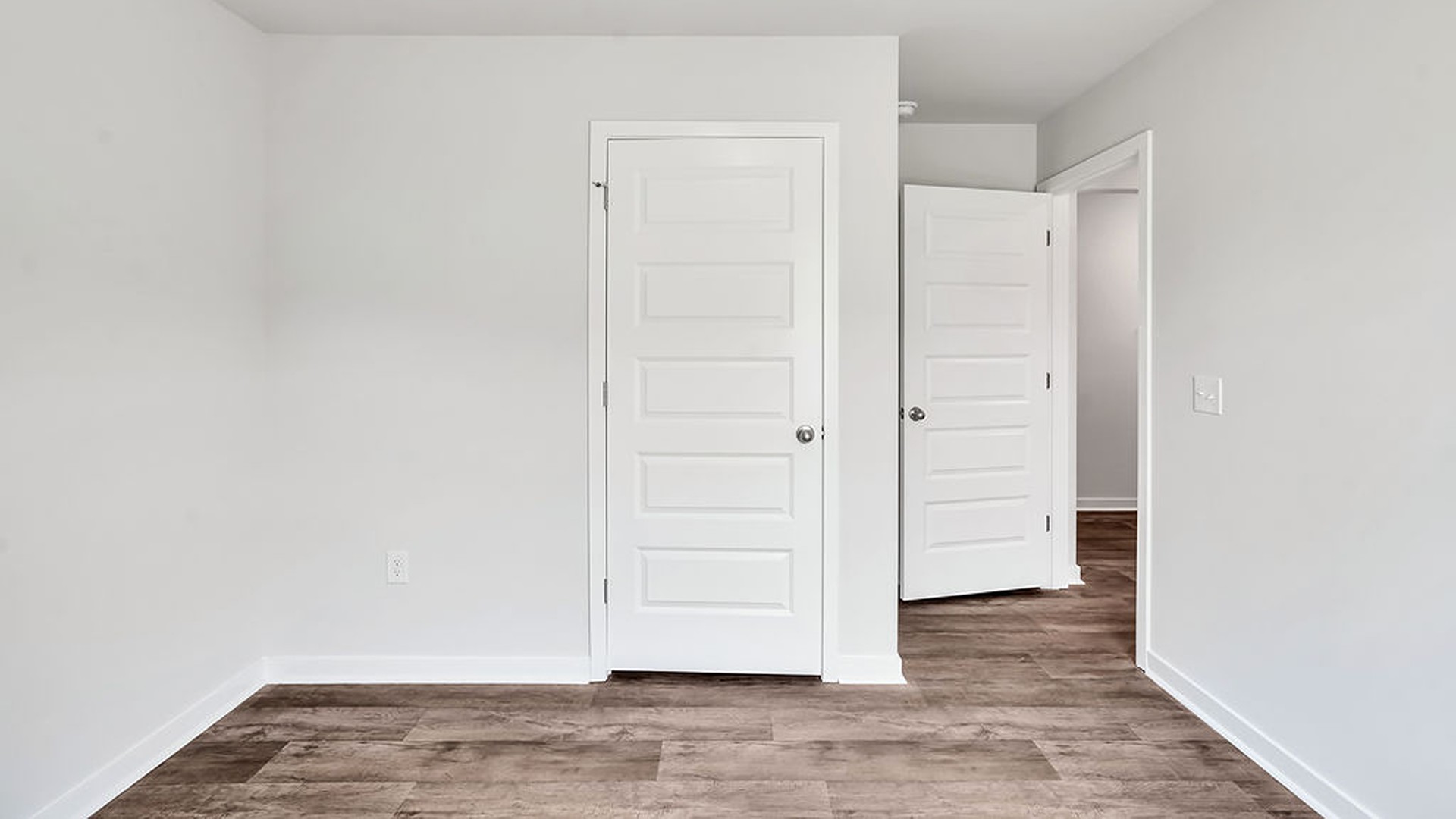 At the front are two guest bedrooms and a full bathroom, perfect for visitors or a home office.