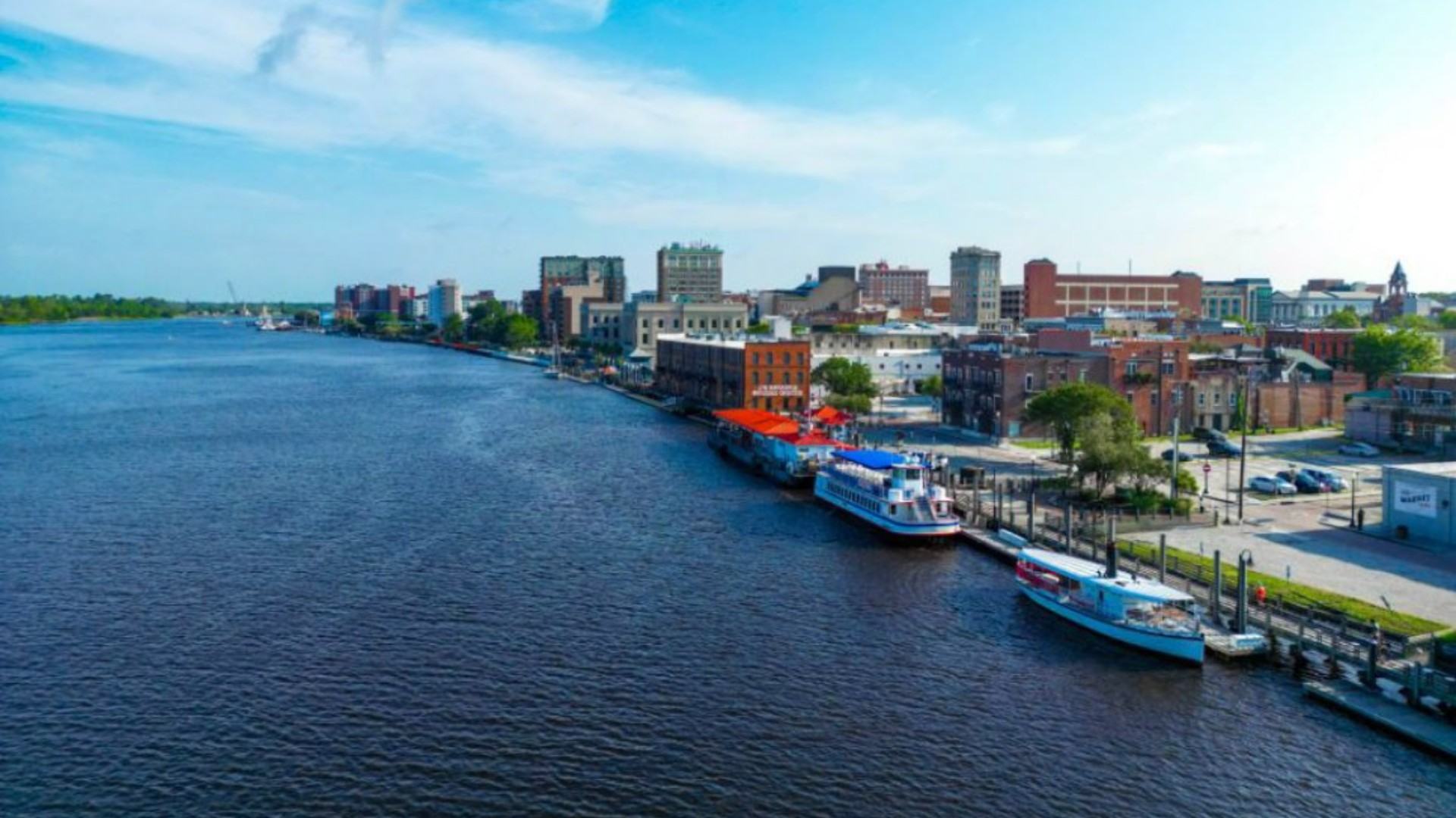 Wilmington is a port city in North Carolina. It’s known as a gateway to Cape Fear Coast beaches like Wrightsville, with its strong surf, and Carolina, with its long boardwalk. Part of downtown’s Historic District, the Riverwalk is lined with restaurants, galleries and shops. It runs along the Cape Fear River, where the Battleship North Carolina is moored.