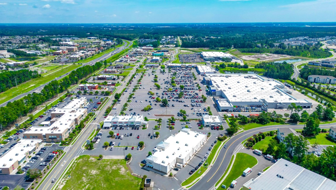 The community is conveniently located within 10 minutes of a wide range of restaurants, shopping centers, and medical offices.