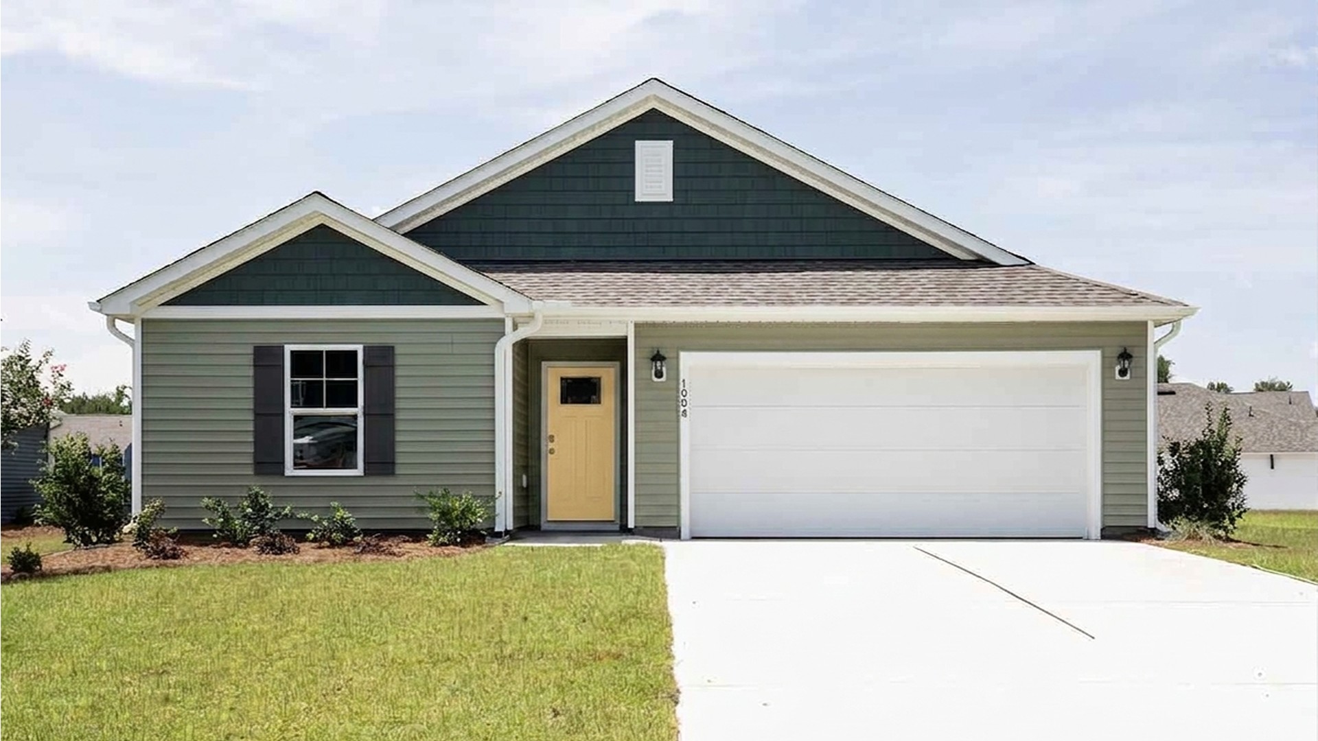 The Kerry floor plan offers 3 bedrooms, 2 baths, 1,476 sq ft of open living space and a 2-car garage. This home is located in Jacksonville, NC in our Vineyard Trail community.